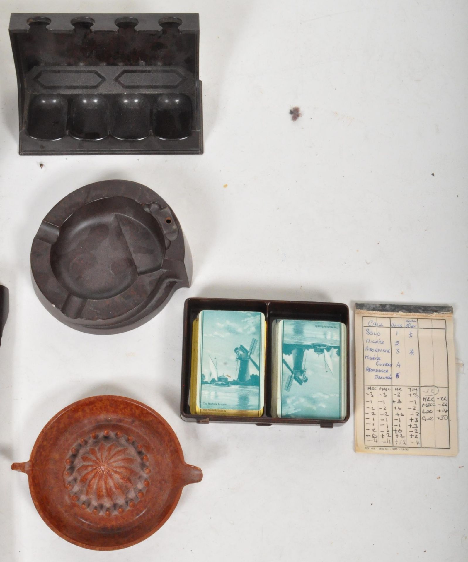 COLLECTION OF VINTAGE ART DECO BAKELITE - Image 3 of 3