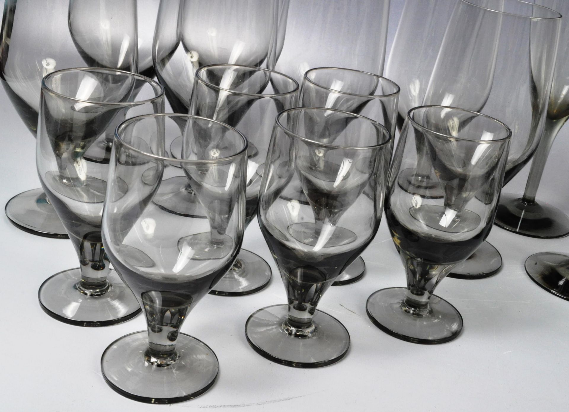 OFFEFORS - COLLECTION OF SMOKEY GLASS DRINKING GLASSES - Bild 3 aus 7