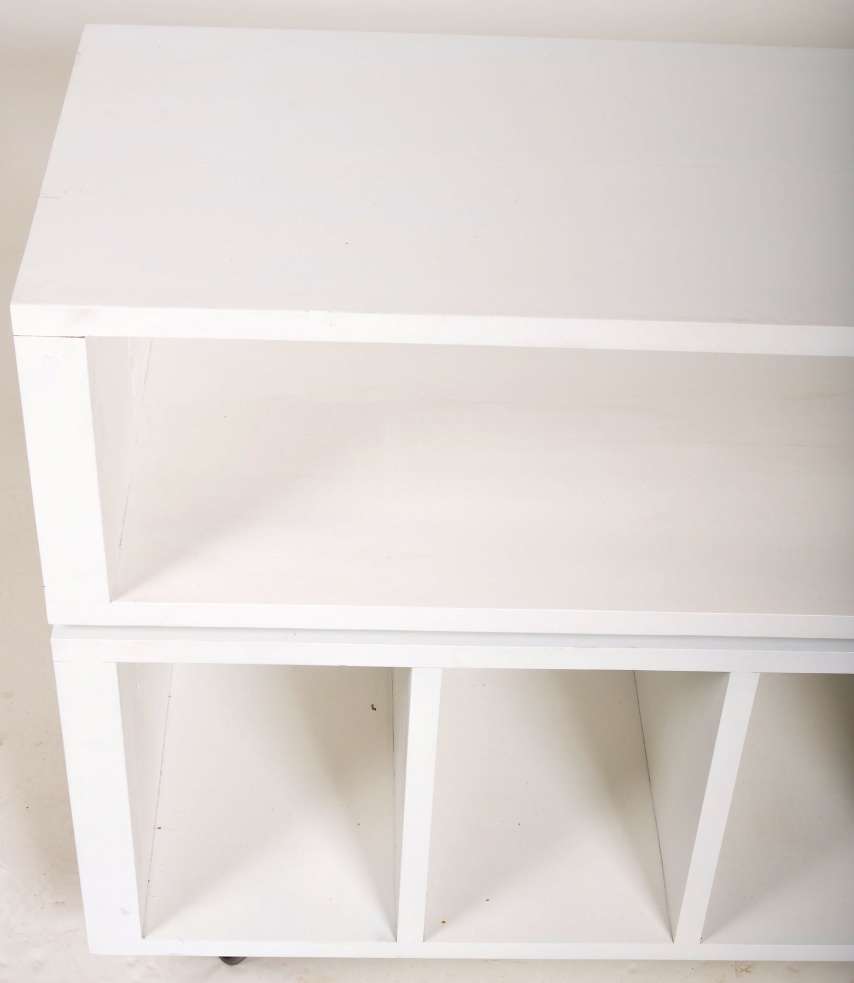 CONTEMPORARY MODERNIST MINIMALIST WHITE LAMINATED SIDEBOARD - Image 3 of 5