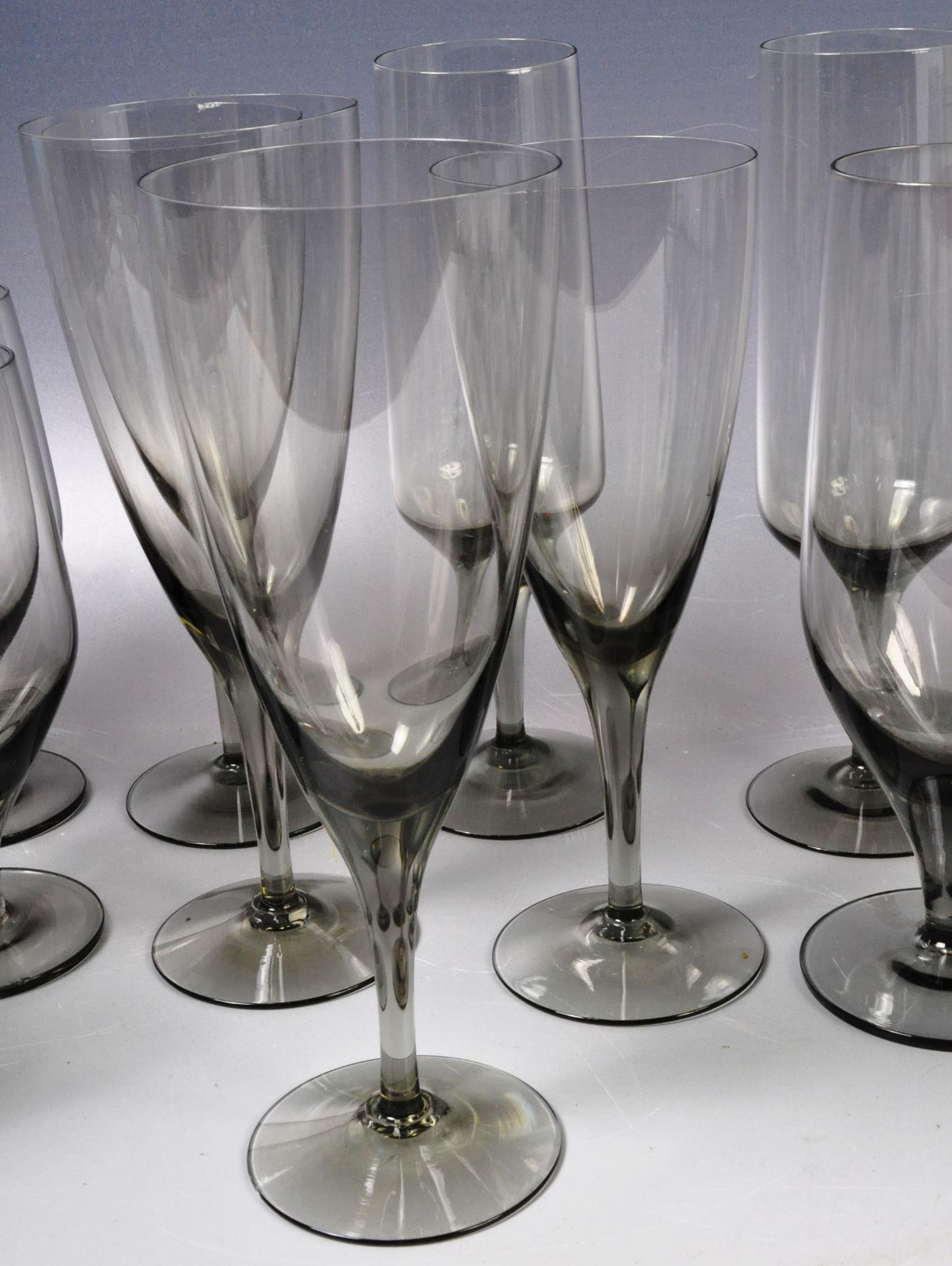 OFFEFORS - COLLECTION OF SMOKEY GLASS DRINKING GLASSES - Bild 5 aus 7