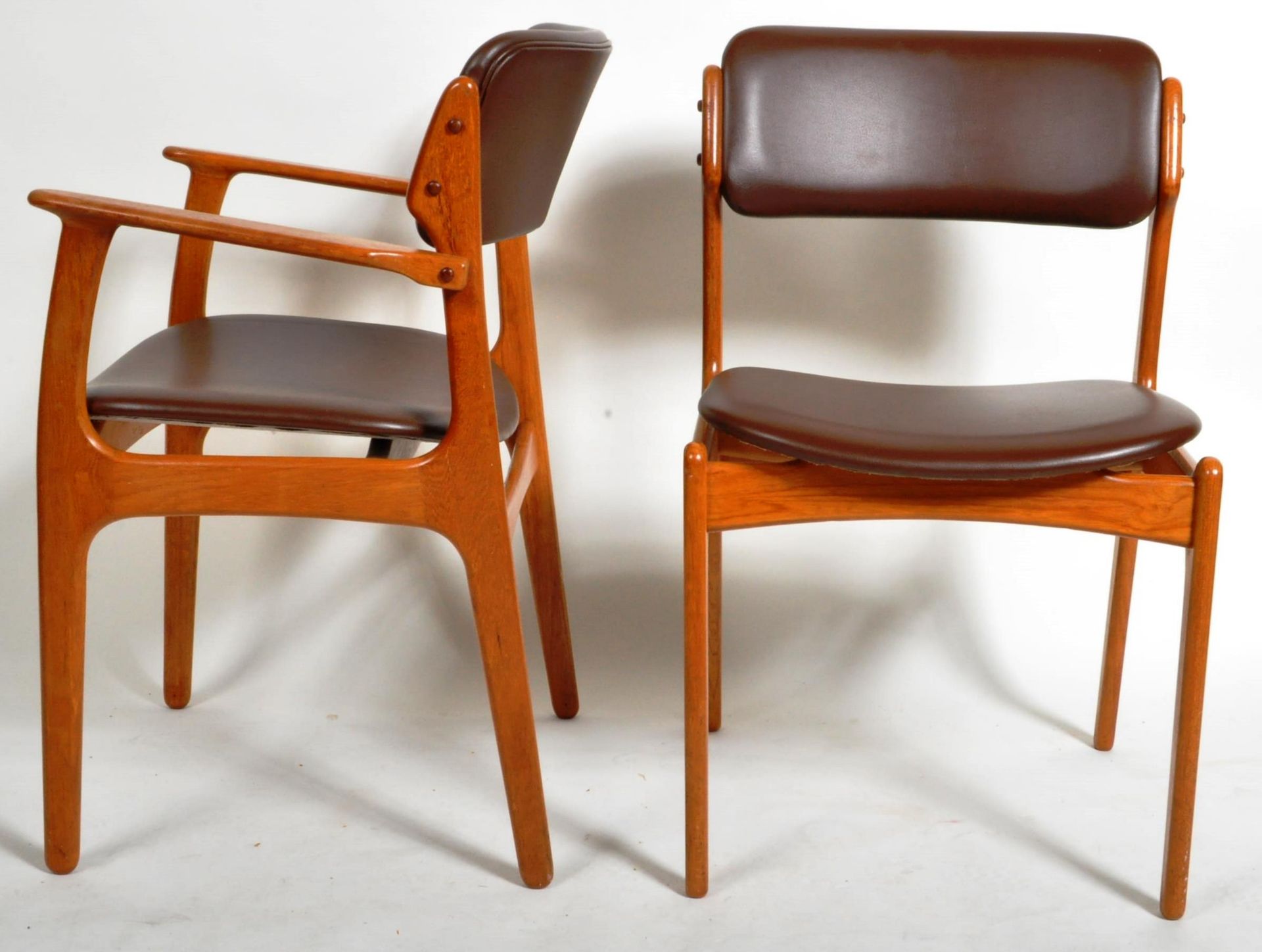 ERIC BUCH - OD MOBLER - MODEL 49 DINING CHAIRS - Image 12 of 16