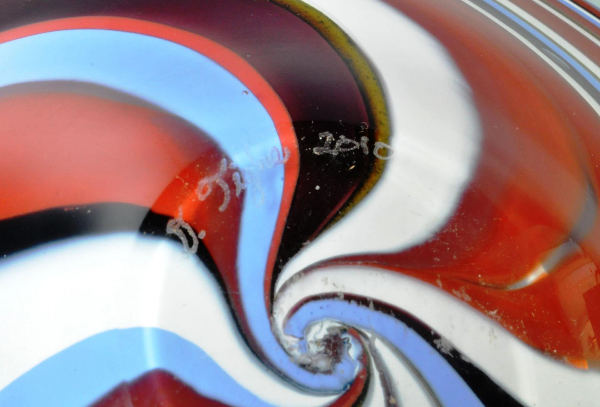 DAVID TIGHE - CONTEMPORARY STUDIO ART GLASS CENTREPIECE BOWL - Image 5 of 5