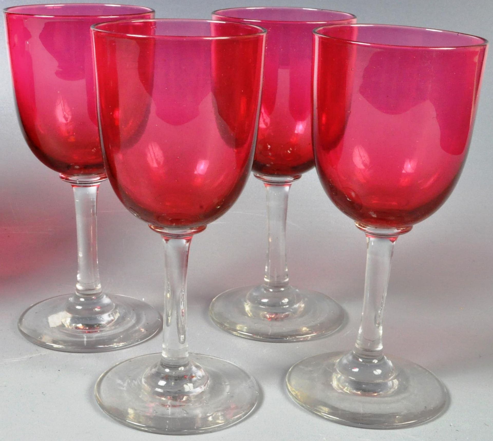 VINTAGE CRANBERRY FOUR GLASS AND JUG DRINKING GLASS SET - Bild 4 aus 4