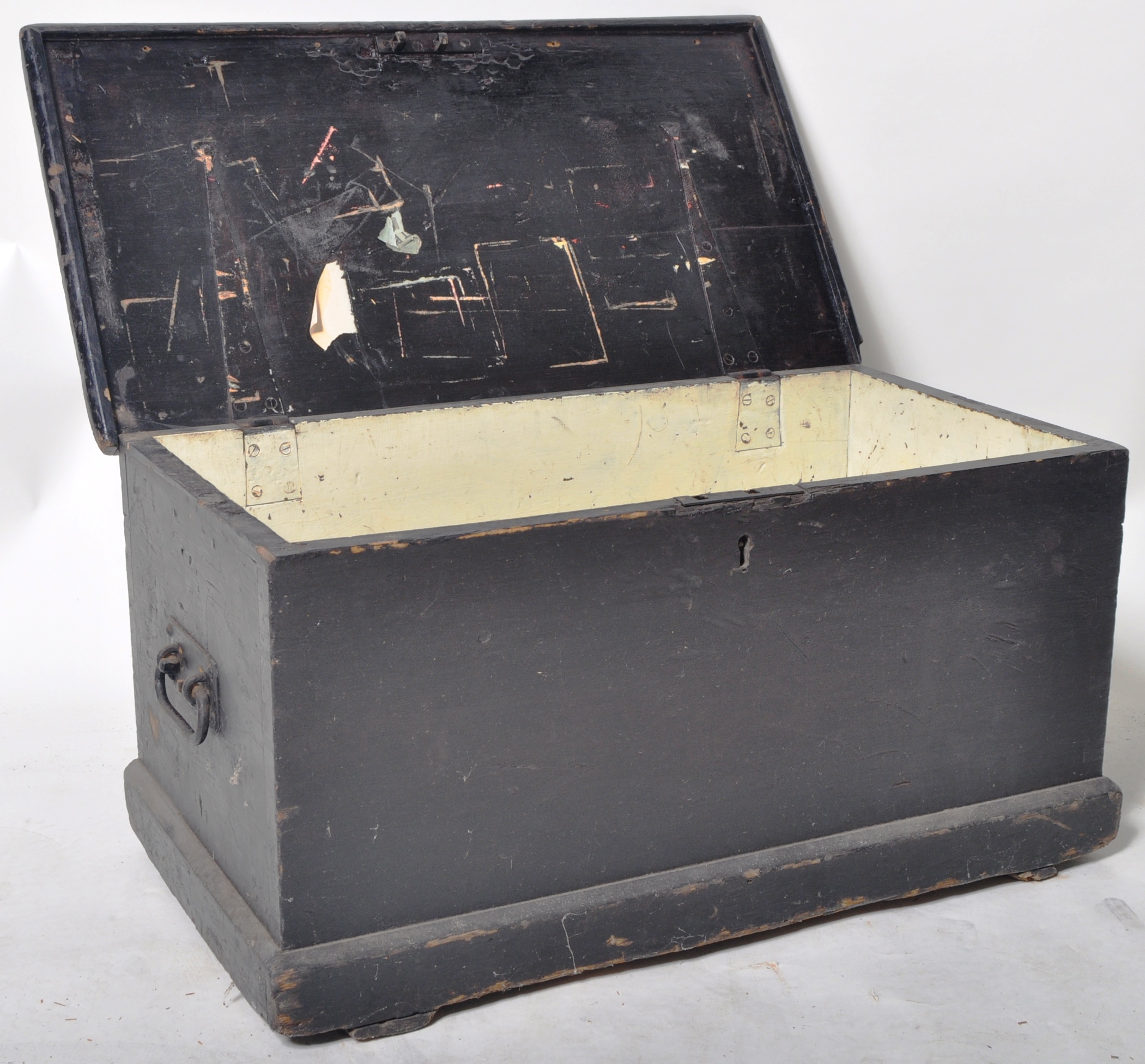 19TH CENTURY VICTORIAN PAINTED PINE BLANKET BOX - Image 3 of 8