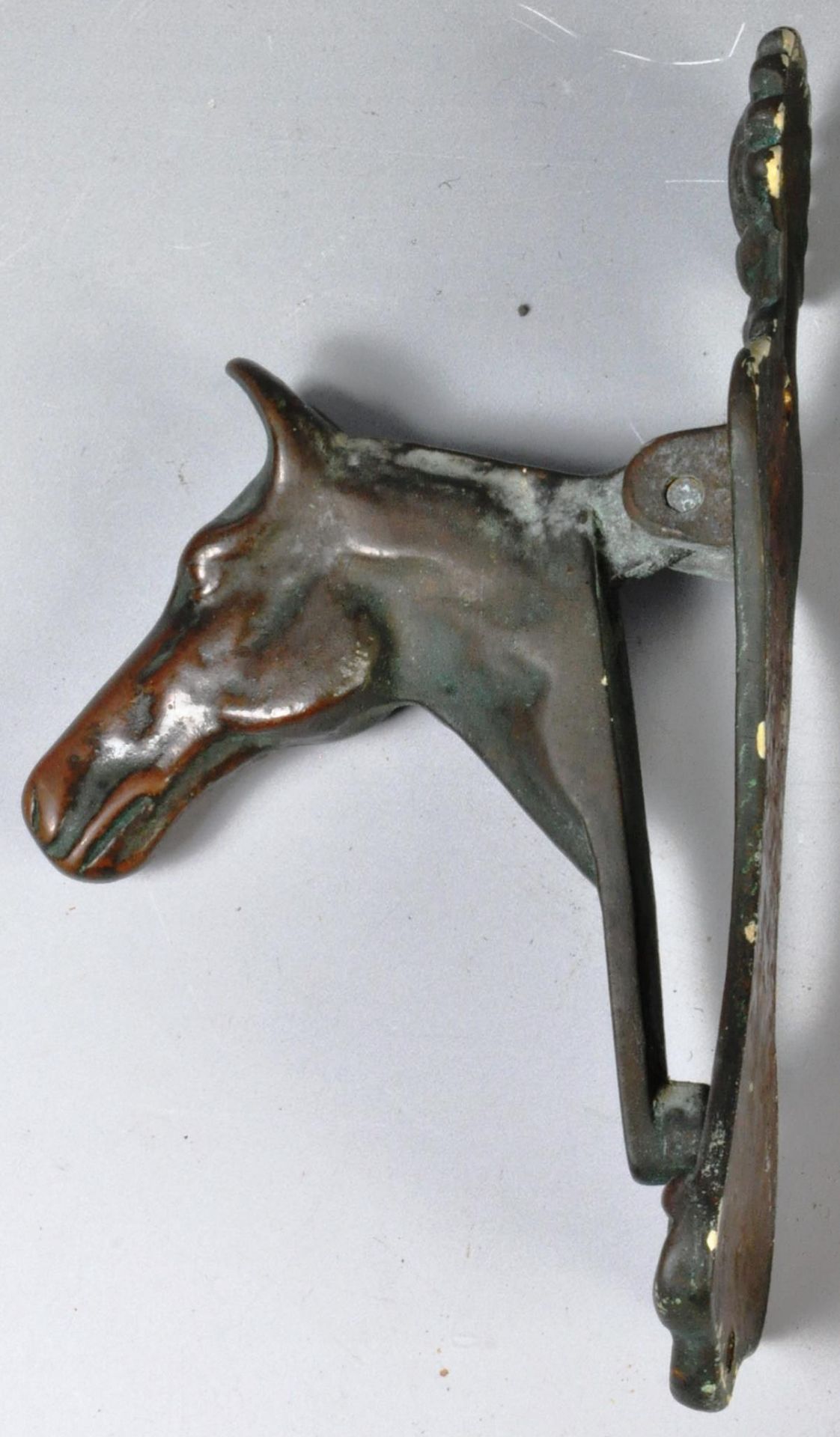20TH CENTURY HUNTING INTEREST HORSE HEAD DOOR KNOCKER - Image 5 of 6