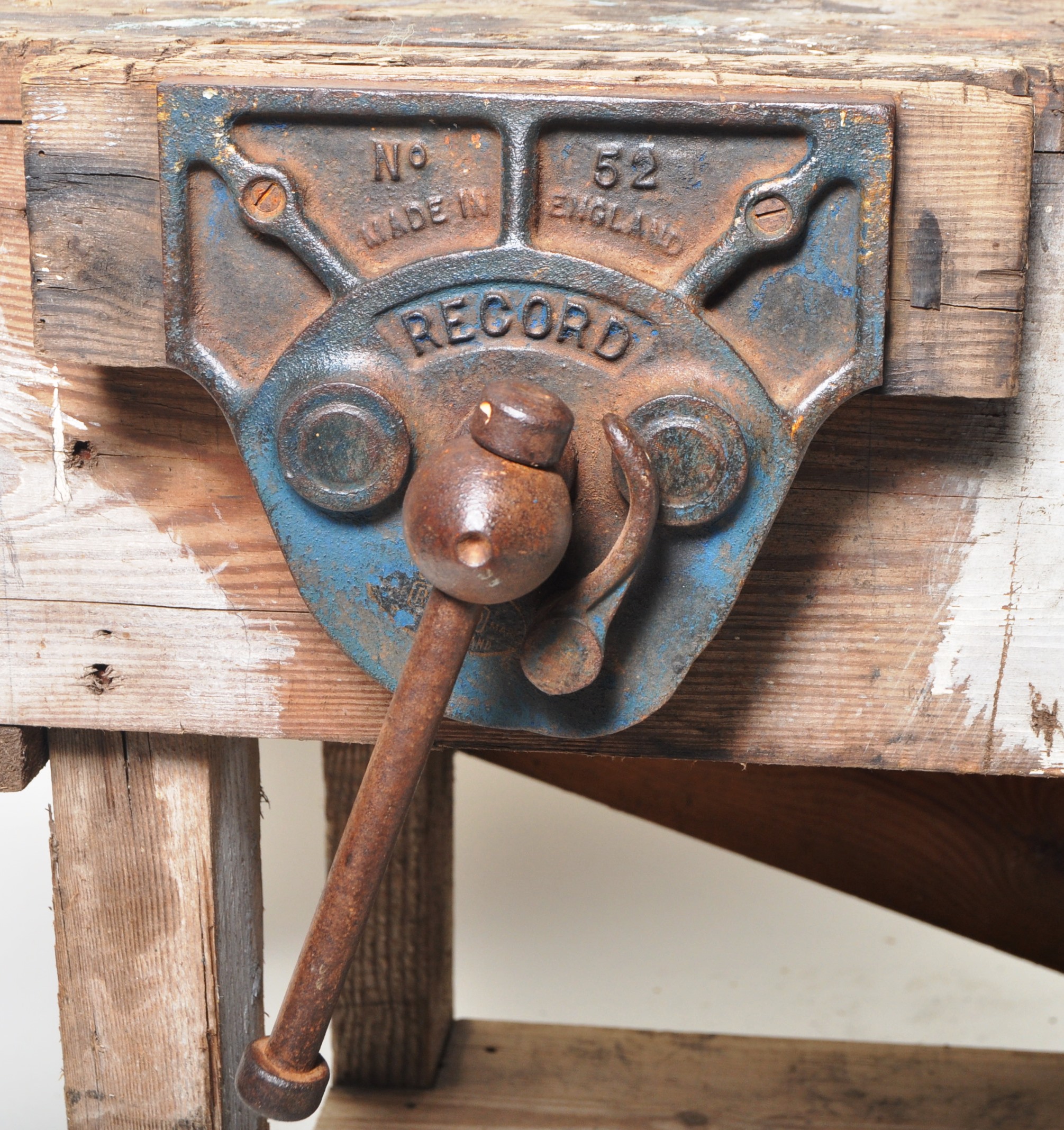 LARGE INDUSTRIAL BENCH OF SOLID PINE CONSTRUCTION - Image 4 of 7