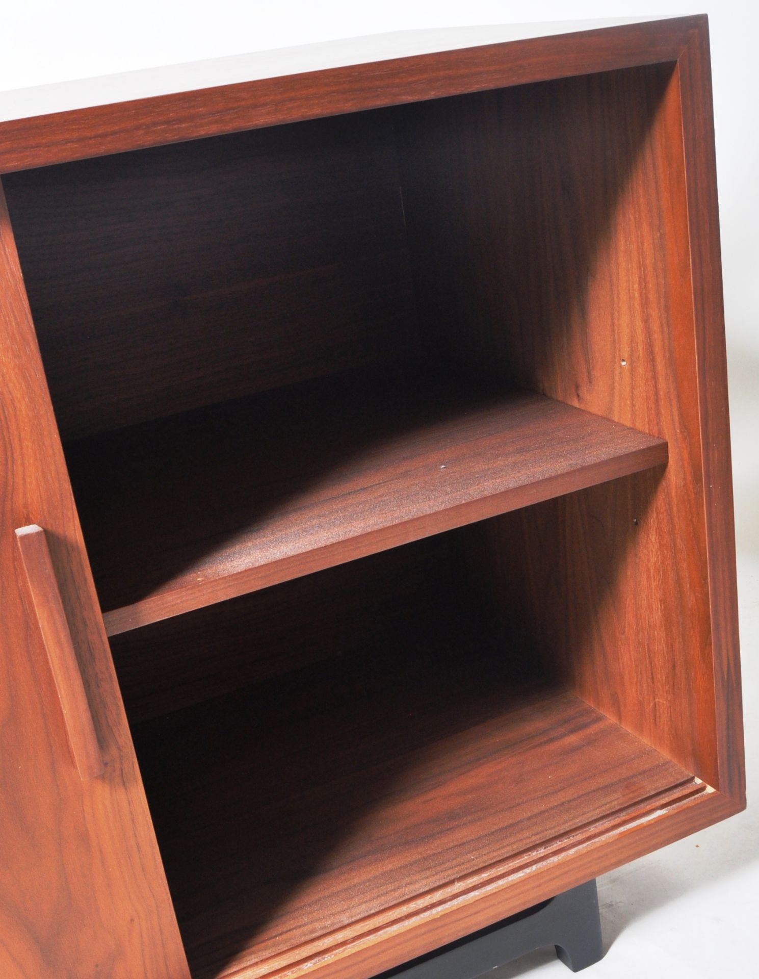 CONTEMPORARY 21ST CENTURY AMERICAN WALNUT SIDEBOARD CREDENZA - Image 6 of 7