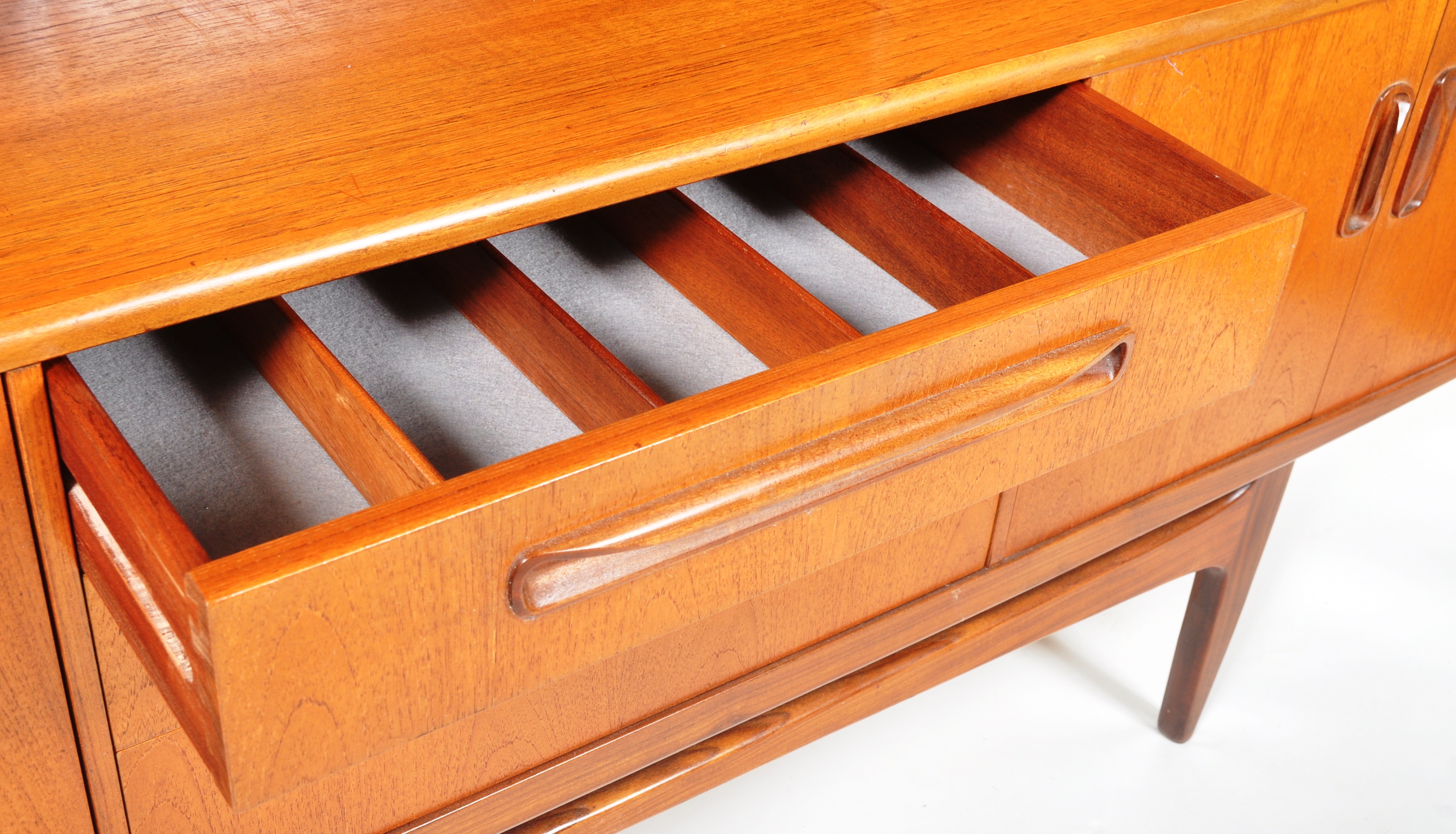 VICTOR B WILKINS - G PLAN - FRESCO - 1960'S TEAK HIGHBOARD - Image 3 of 8