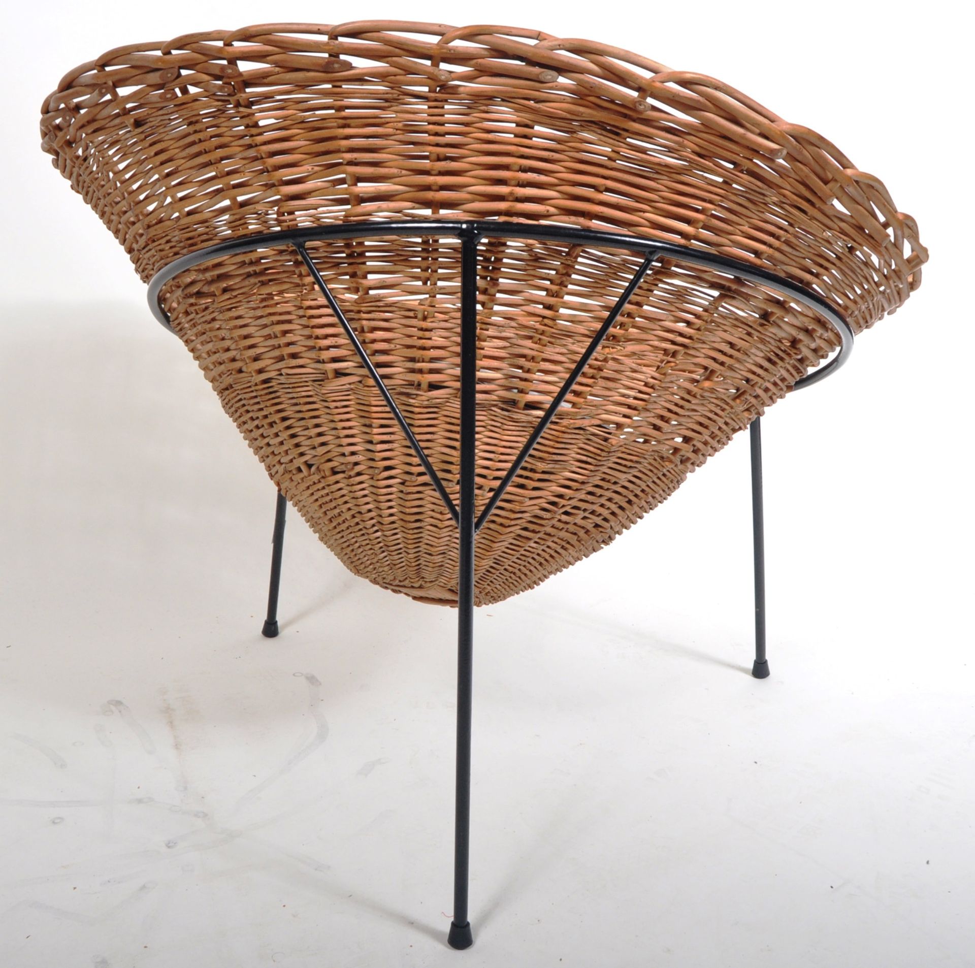 TERENCE CONRAN - MID CENTURY WICKER C8 'CONE' CHAIR - Image 5 of 5