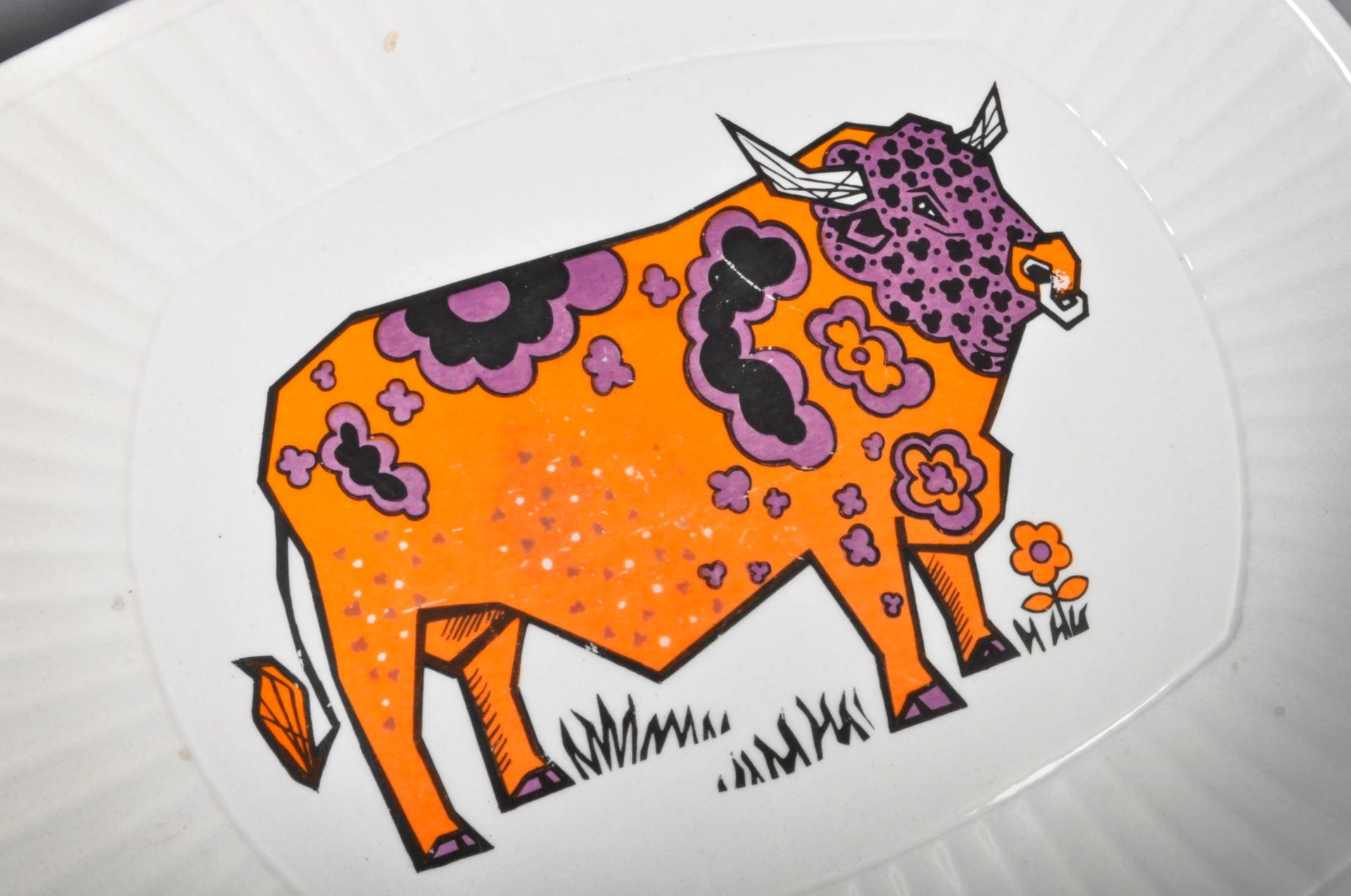 SET OF 1970'S PSYCHEDELIC BEEFEATER COW PLATES - Image 6 of 8