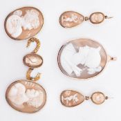 A CARVED CAMEO DEMI PARURE JEWELLERY SET - SUITE