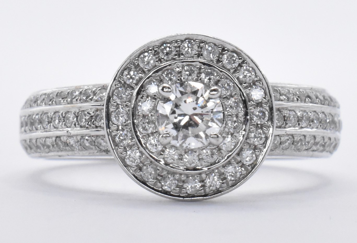 WHITE GOLD AND DIAMOND CLUSTER RING