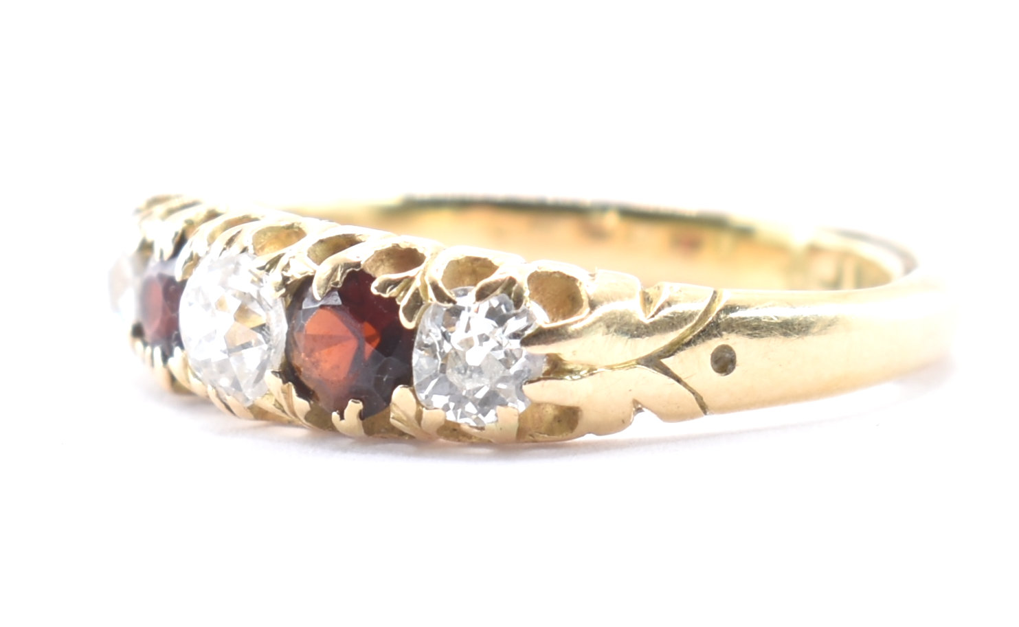 18CT GOLD DIAMOND & GARNET FIVE STONE RING - Image 2 of 8