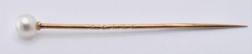 CASED NATURAL PEARL & GOLD STICK PIN
