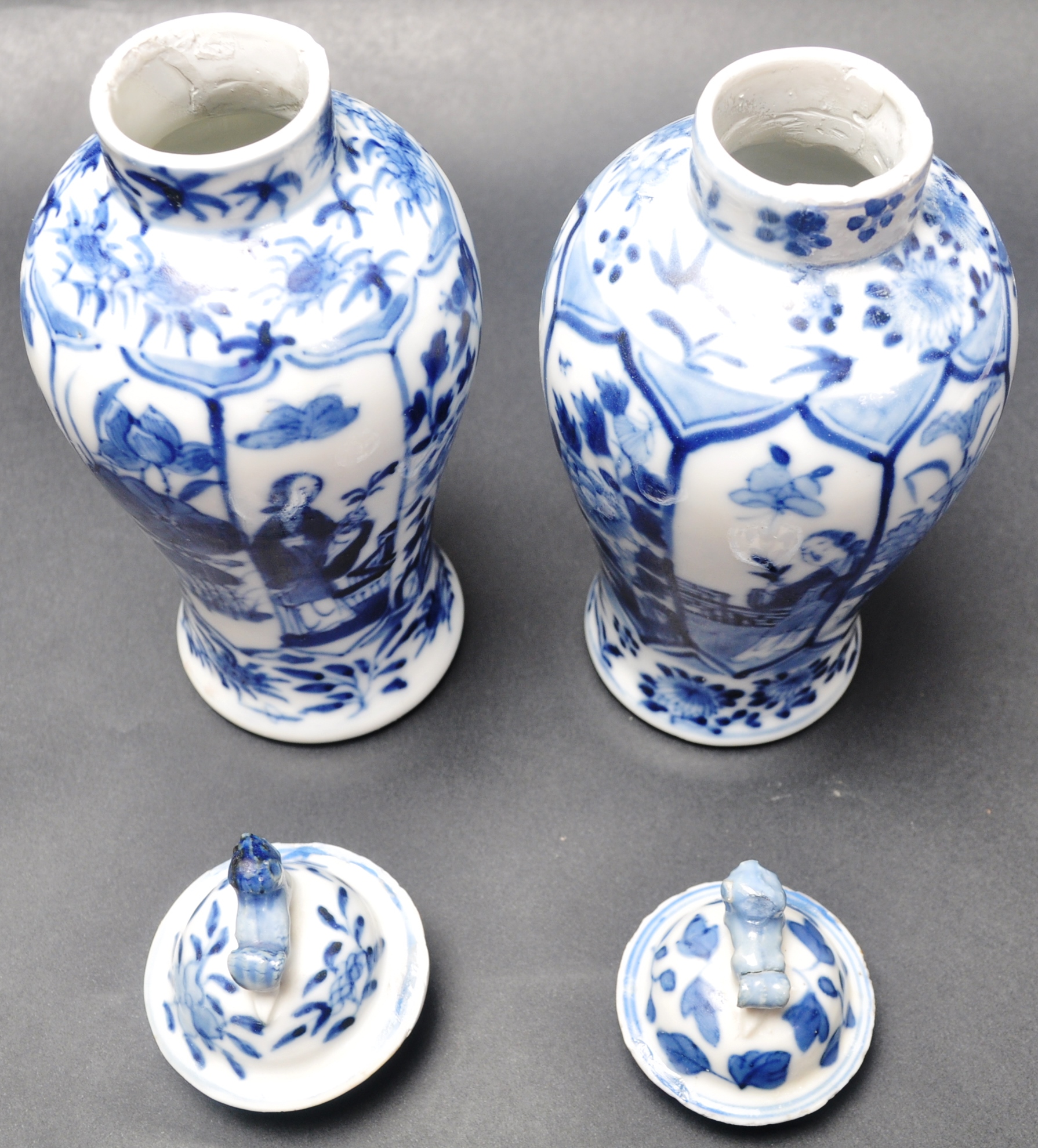 PAIR OF EARLY 20TH CENTURY CHINESE BLUE AND WHITE VASES - Image 4 of 5