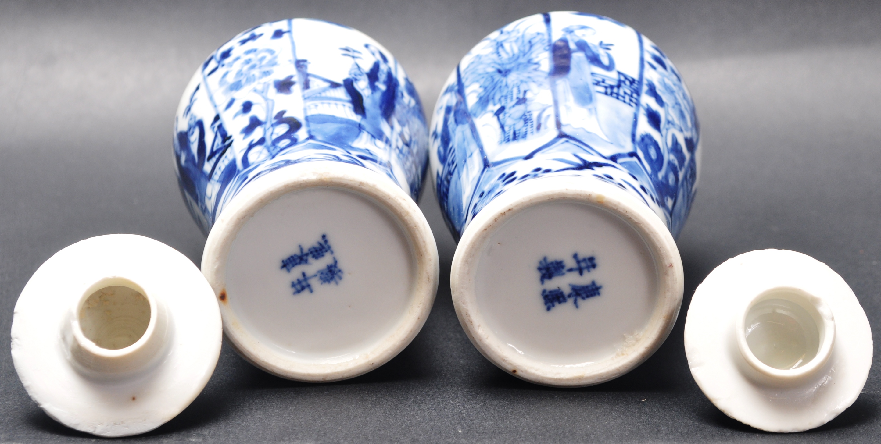 PAIR OF EARLY 20TH CENTURY CHINESE BLUE AND WHITE VASES - Image 5 of 5