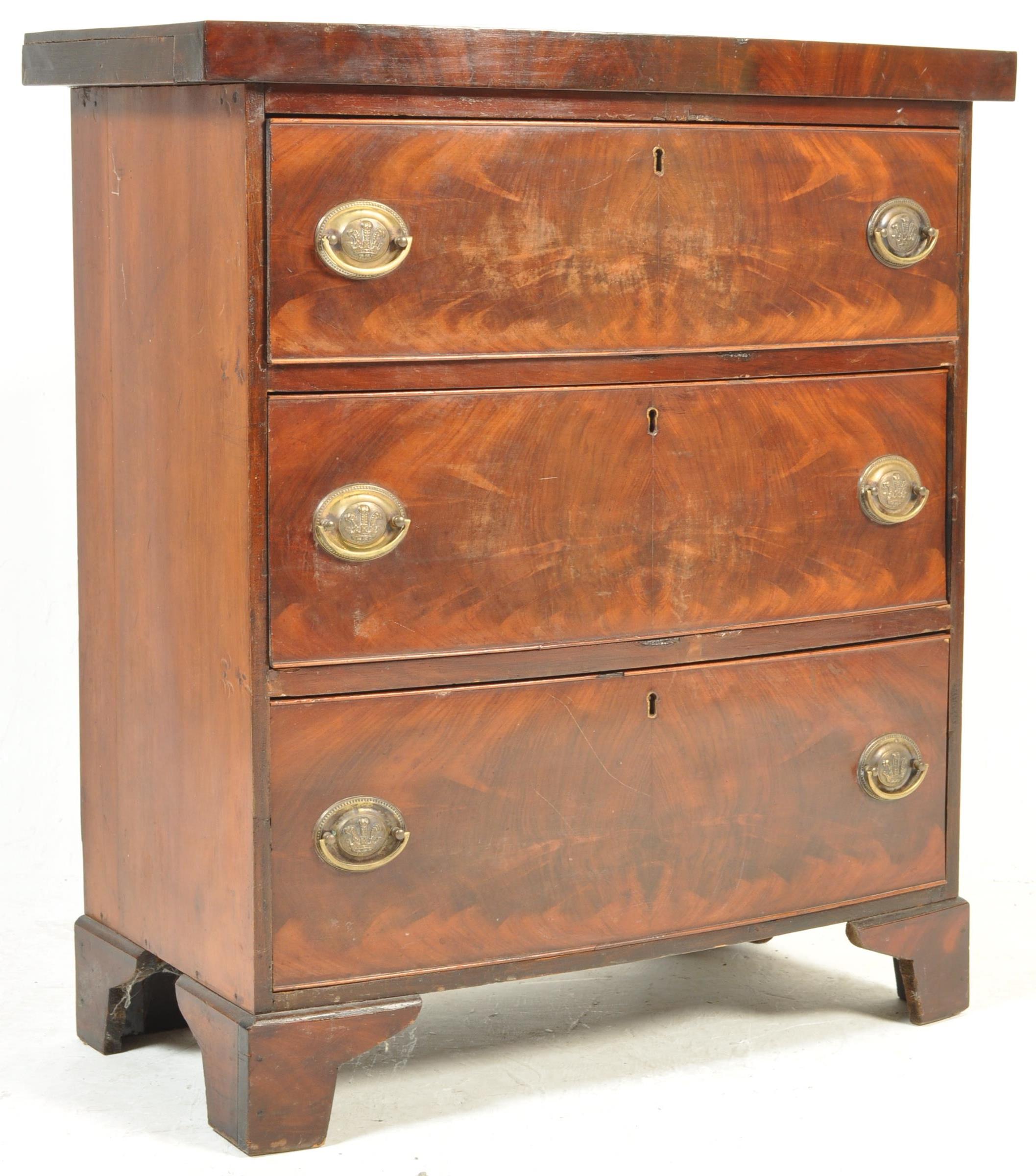 19TH CENTURY VICTORIAN MAHOGANY BACHELOR CHEST OF DRAWERS