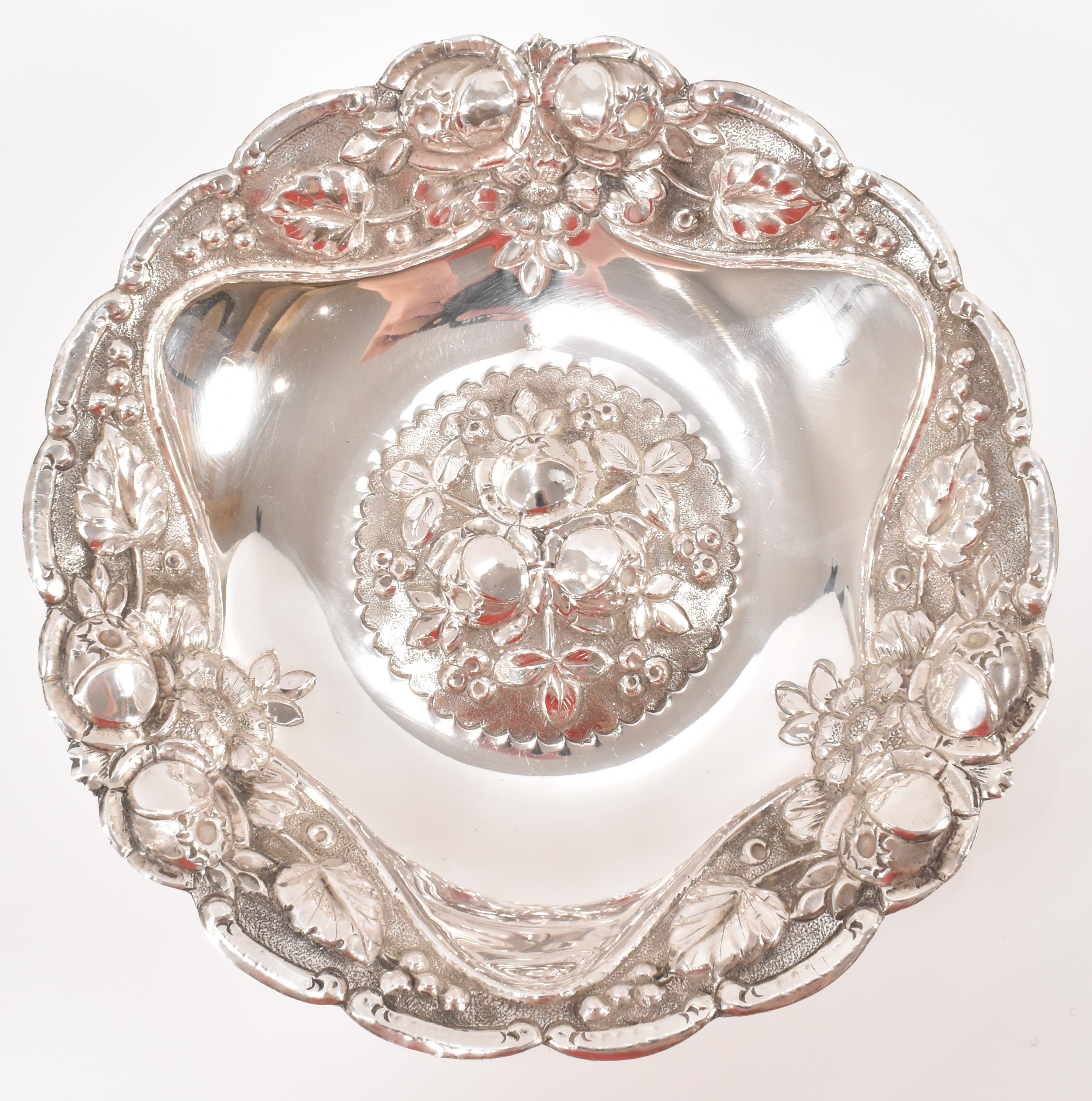 SILVER FLORAL REPOUSSE DECORATION - Image 3 of 5