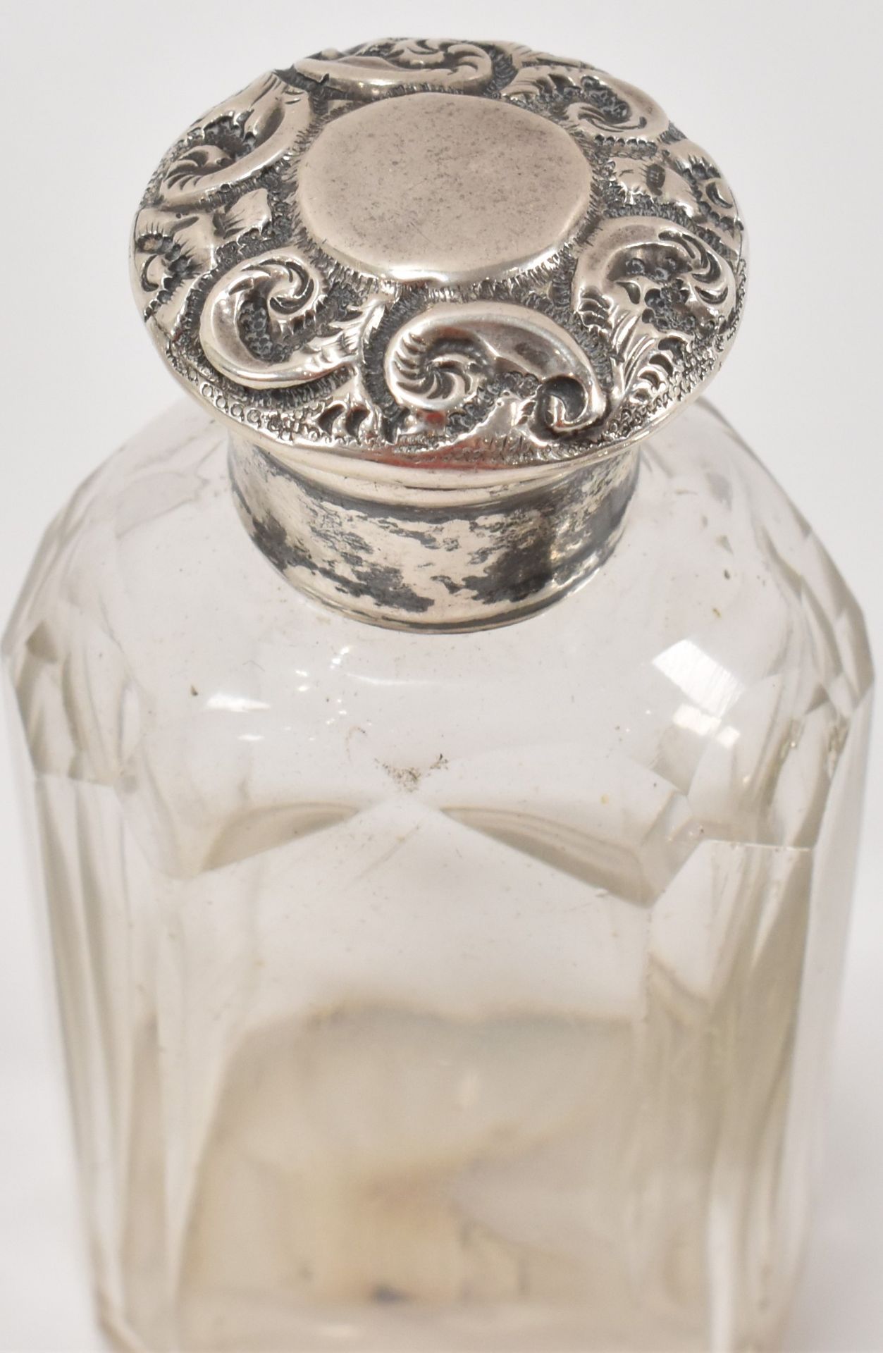 COLLECTION OF SILVER EARLY 20TH CENTURY VANITY ITEMS - Bild 6 aus 7