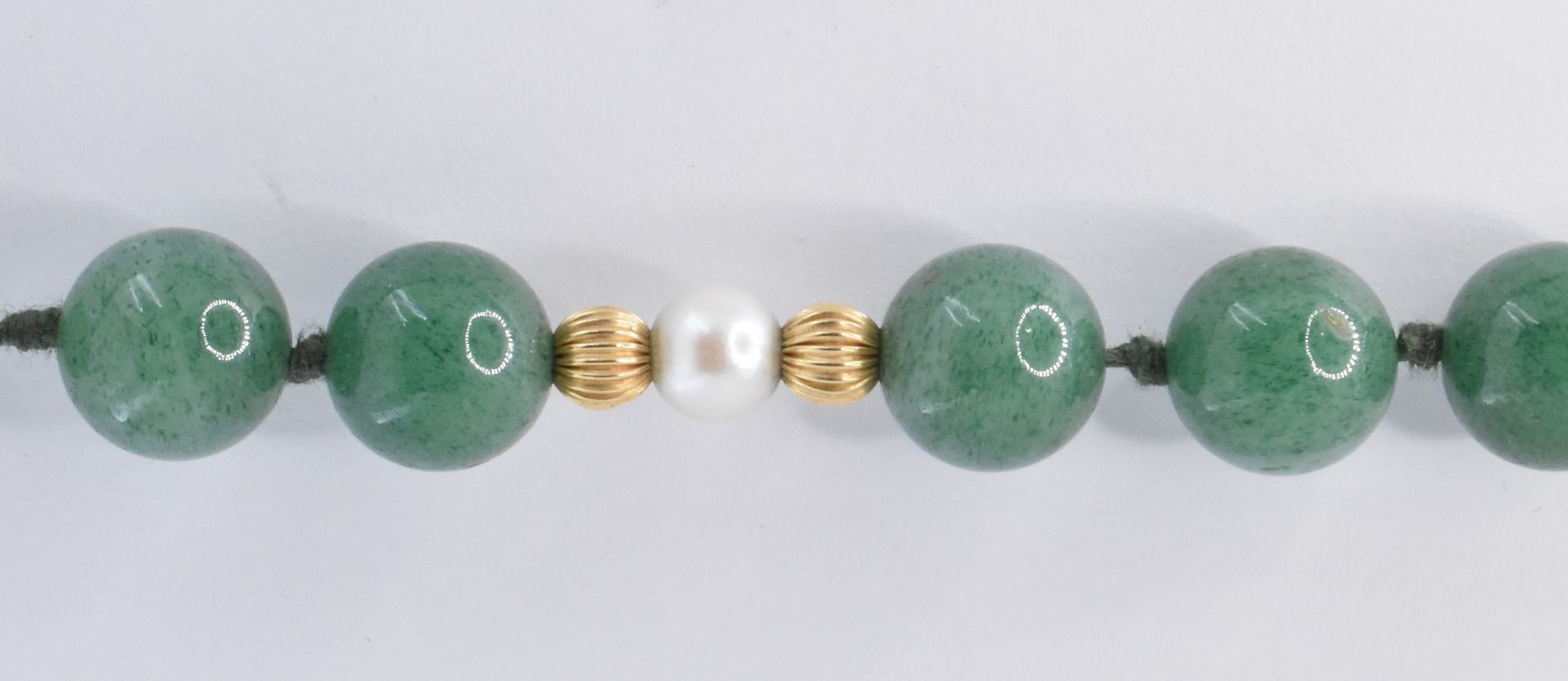 14CT GOLD AVENTURINE & PEARL BEADED NECKLACE - Image 3 of 7