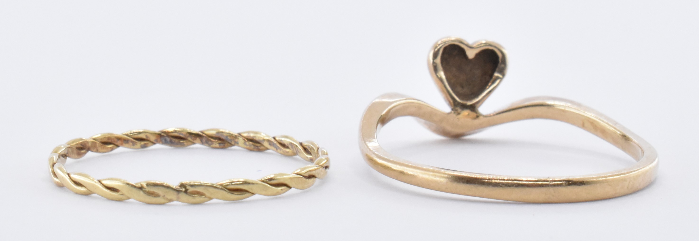 9CT GOLD HEART RING & 14CT GOLD ROPE TWIST RING - Image 4 of 7
