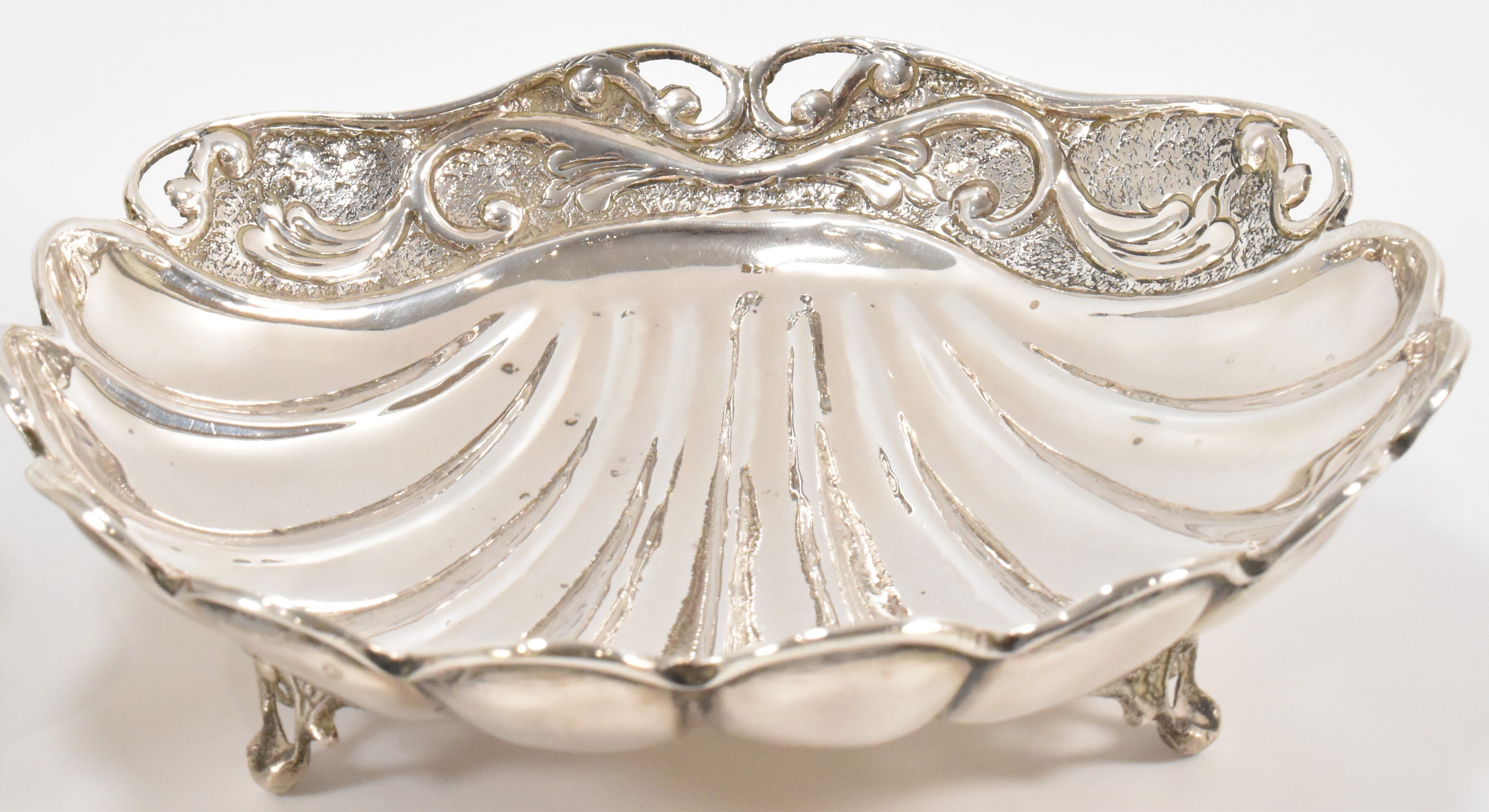 PAIR OF SILVER SCALLOP SHELL BOWLS - Image 3 of 7