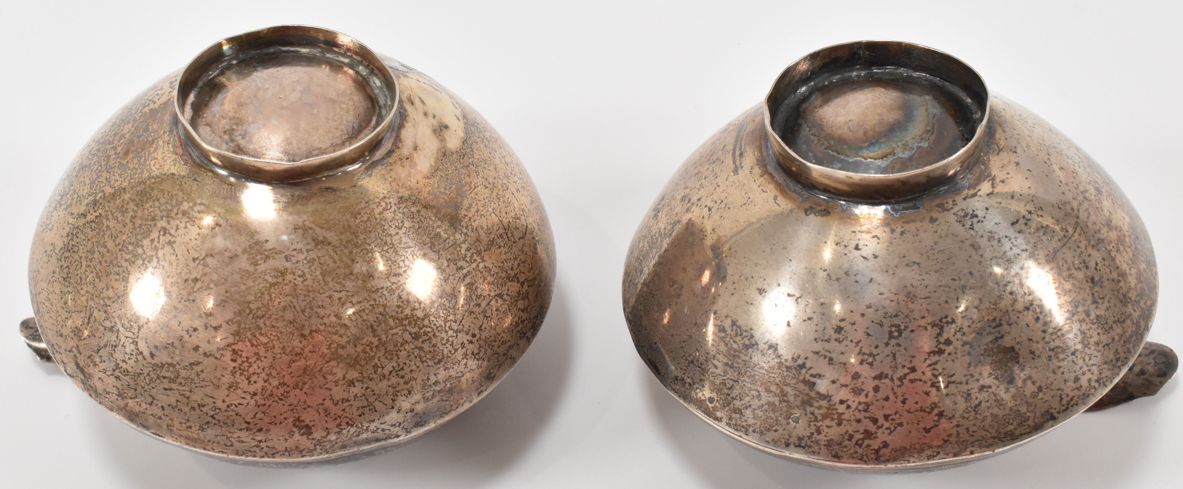 PAIR OF SILVER NIELLO WORK ASHTRAYS - Image 5 of 5