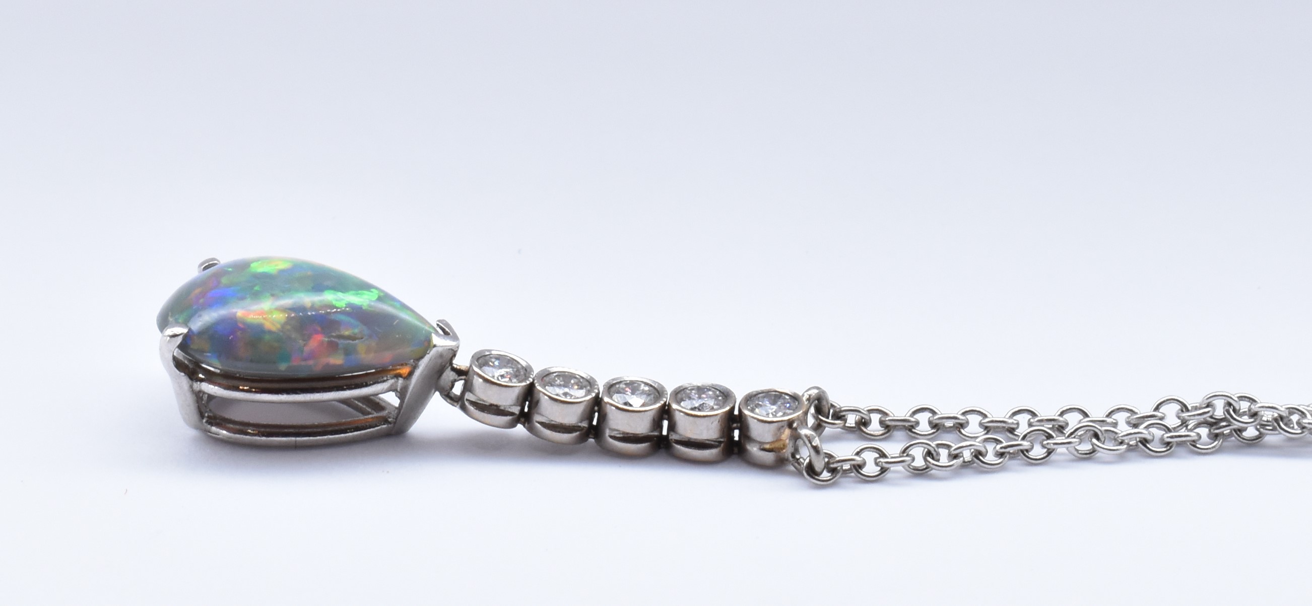 18CT WHITE GOLD OPAL & DIAMOND PENDANT NECKLACE - Image 5 of 8
