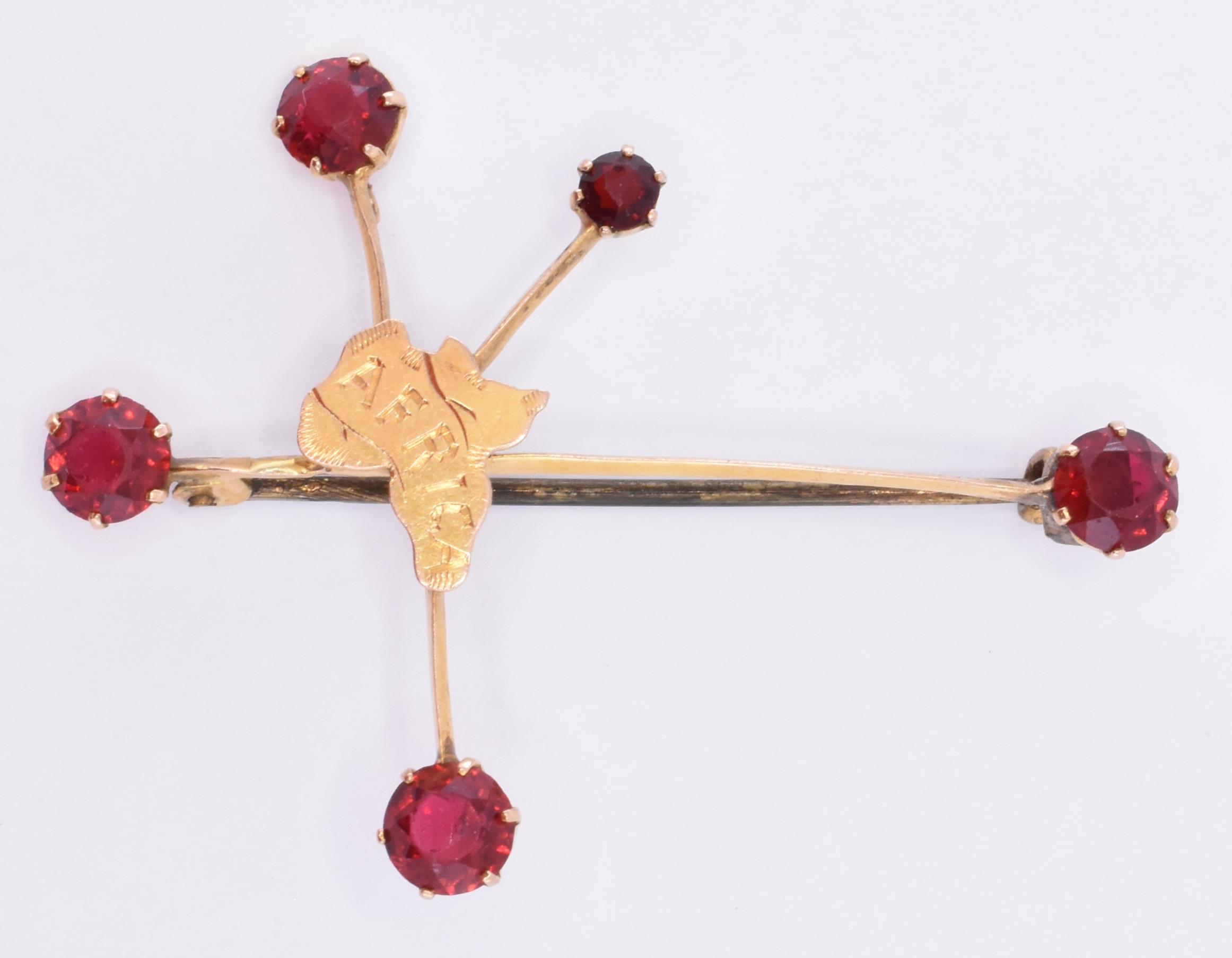 9CT GOLD & RED STONE AFRICA BROOCH