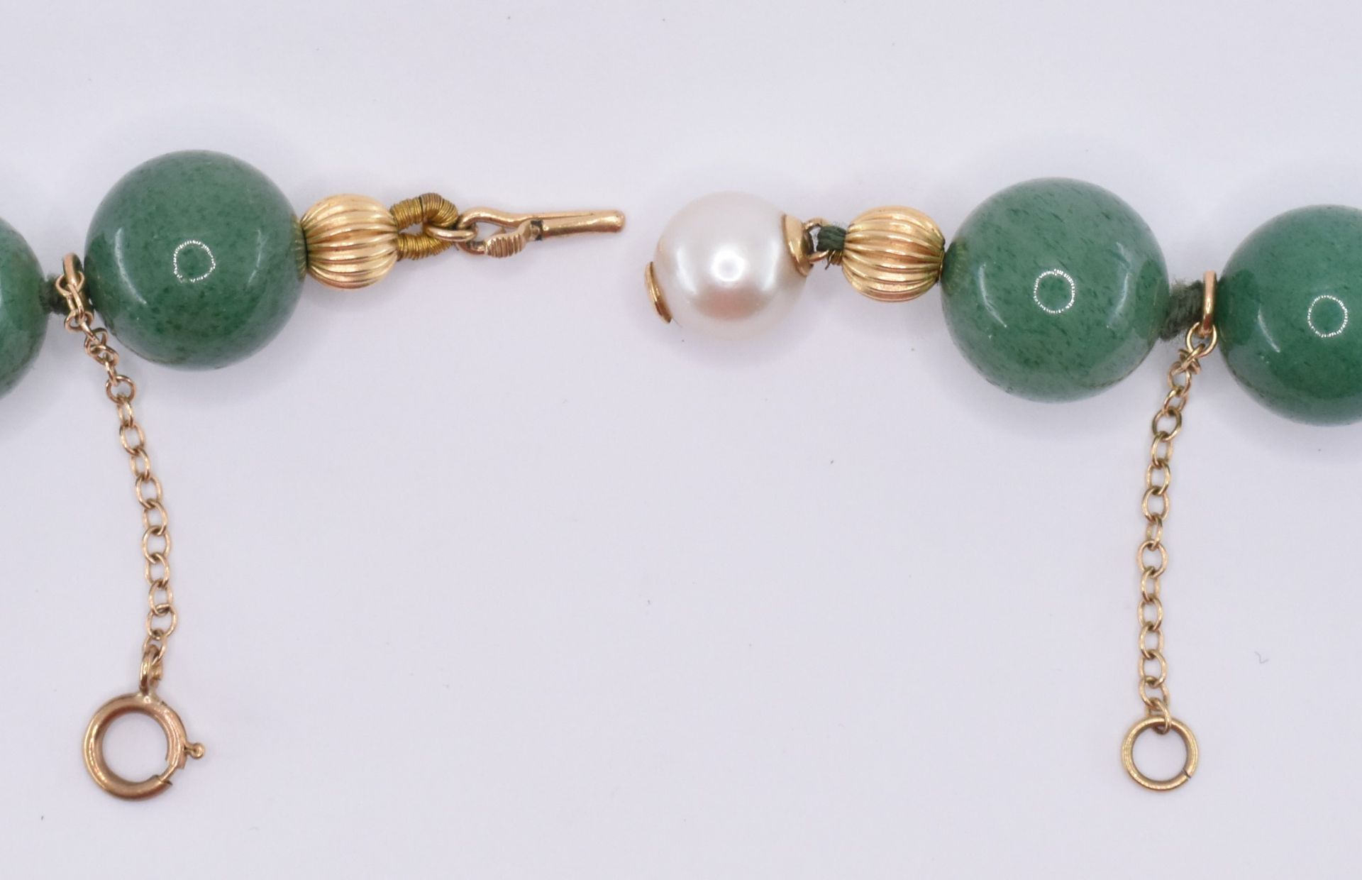 14CT GOLD AVENTURINE & PEARL BEADED NECKLACE - Image 6 of 7