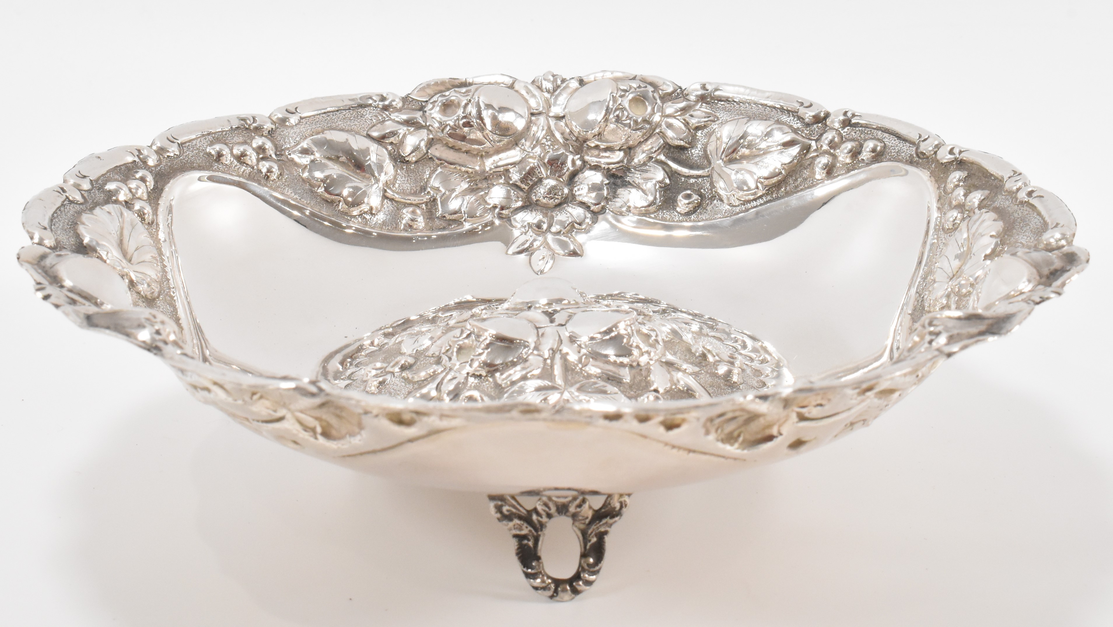 SILVER FLORAL REPOUSSE DECORATION - Image 2 of 5