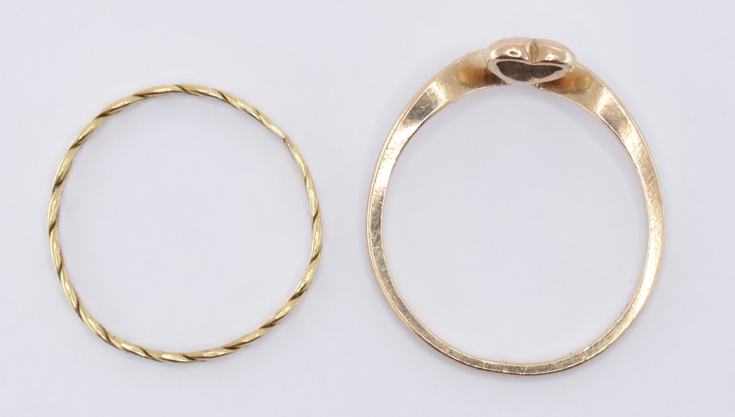 9CT GOLD HEART RING & 14CT GOLD ROPE TWIST RING - Image 7 of 7