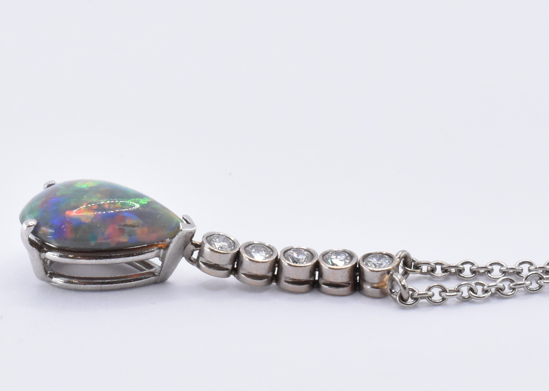 18CT WHITE GOLD OPAL & DIAMOND PENDANT NECKLACE - Image 3 of 8