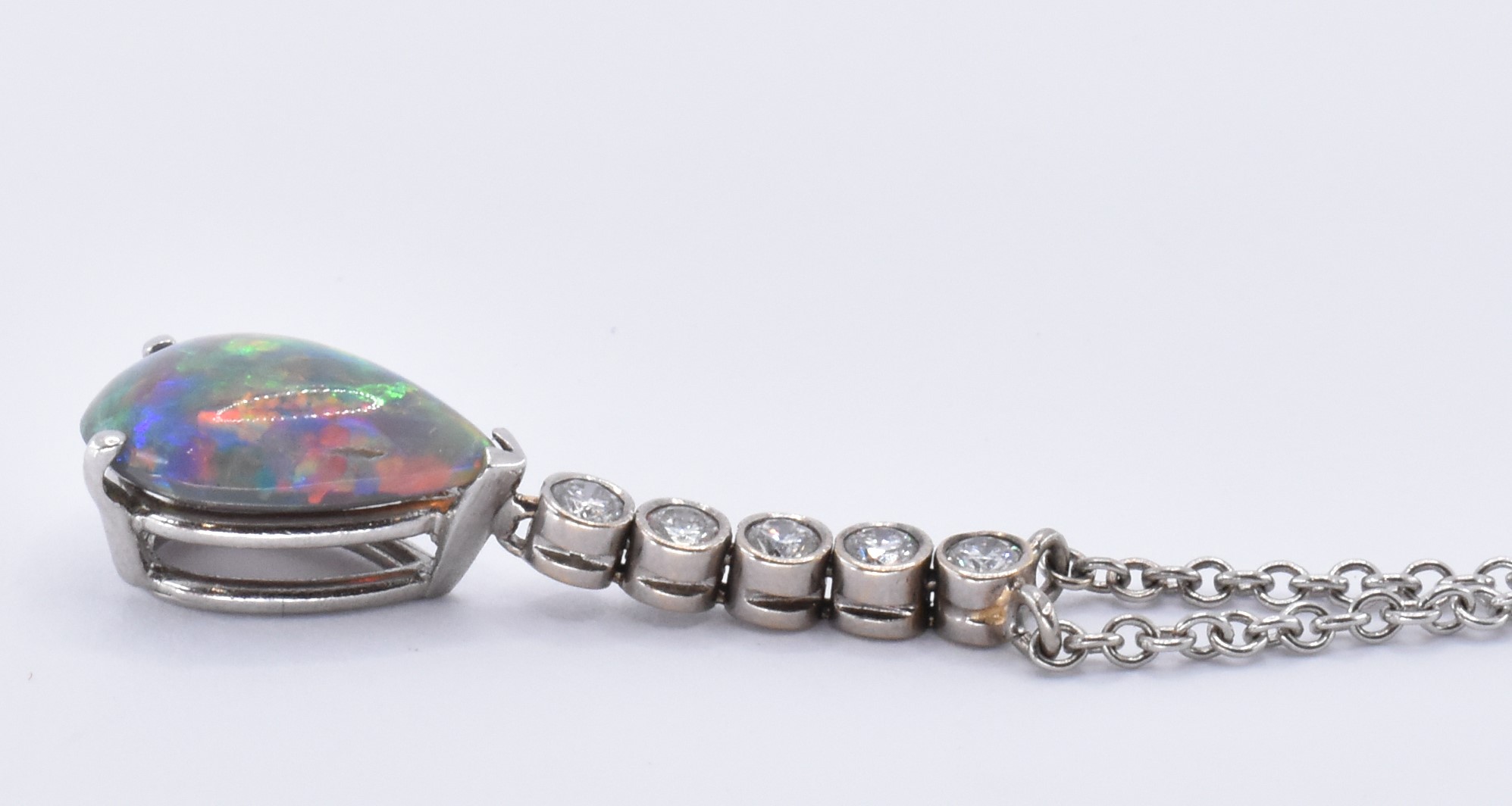 18CT WHITE GOLD OPAL & DIAMOND PENDANT NECKLACE - Image 4 of 8