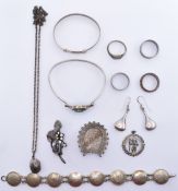 ASSORTMENT OF SILVER JEWELLERY