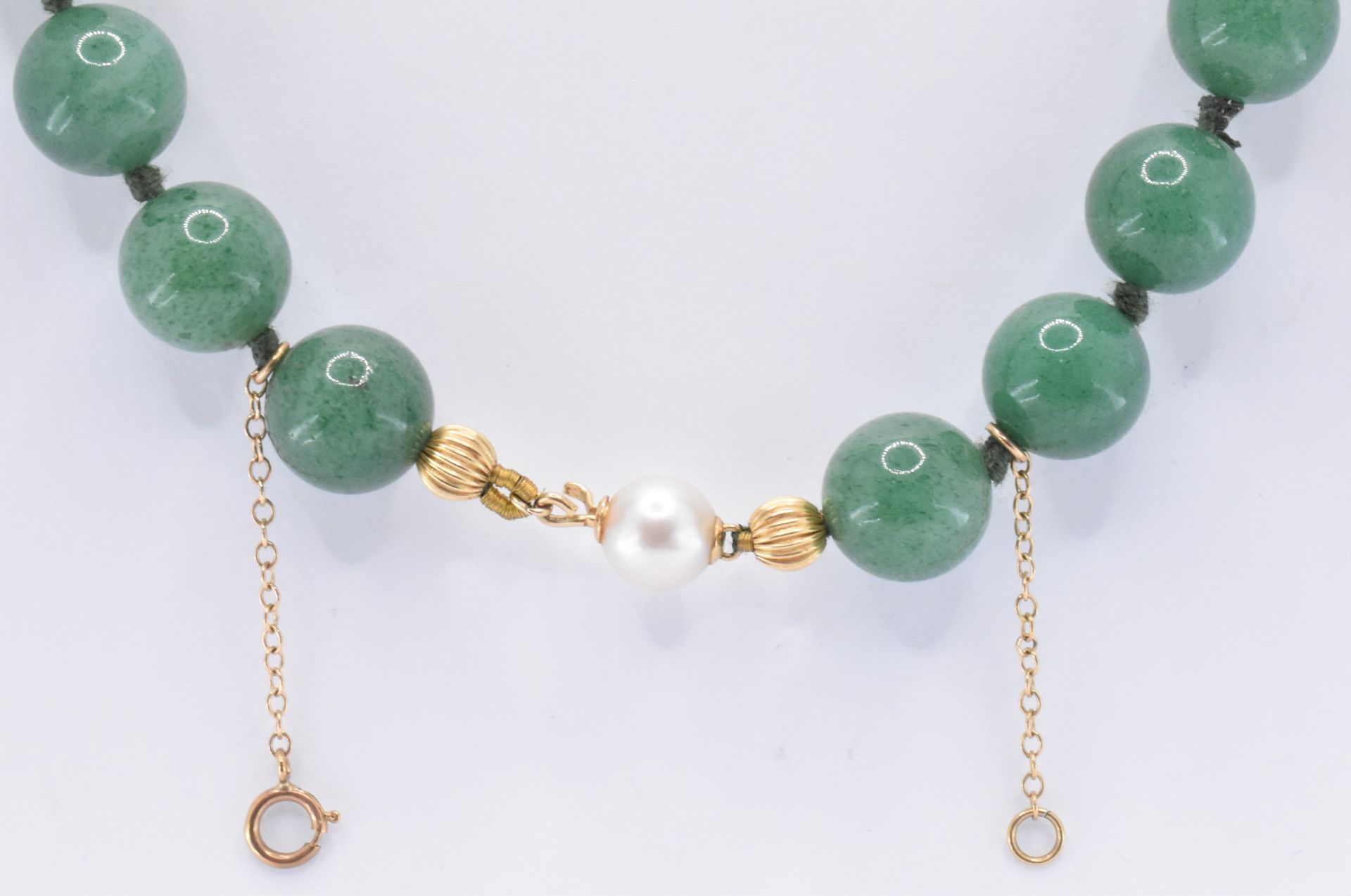 14CT GOLD AVENTURINE & PEARL BEADED NECKLACE - Image 5 of 7