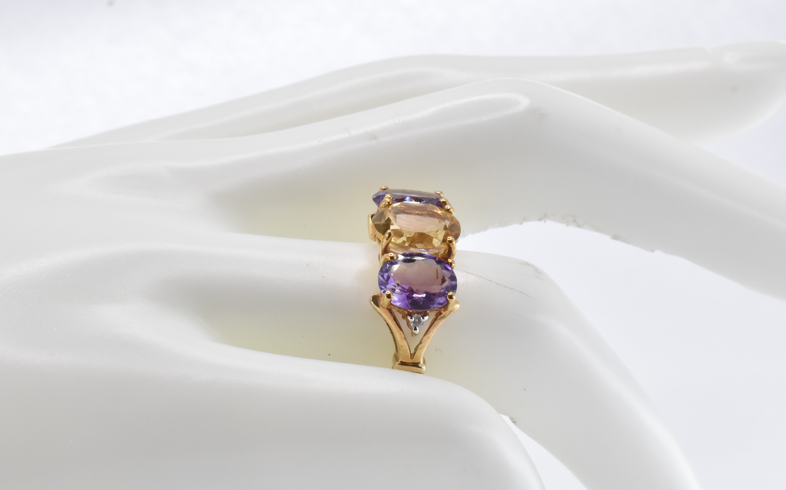 9CT GOLD CITRINE AMETHYST & DIAMOND RING - Image 6 of 9