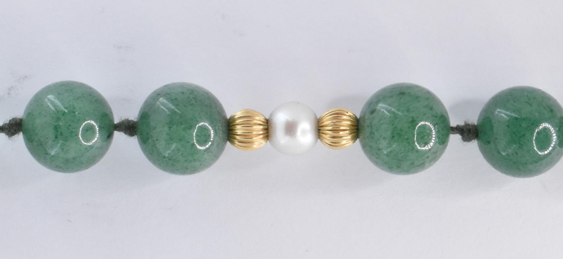 14CT GOLD AVENTURINE & PEARL BEADED NECKLACE - Image 4 of 7