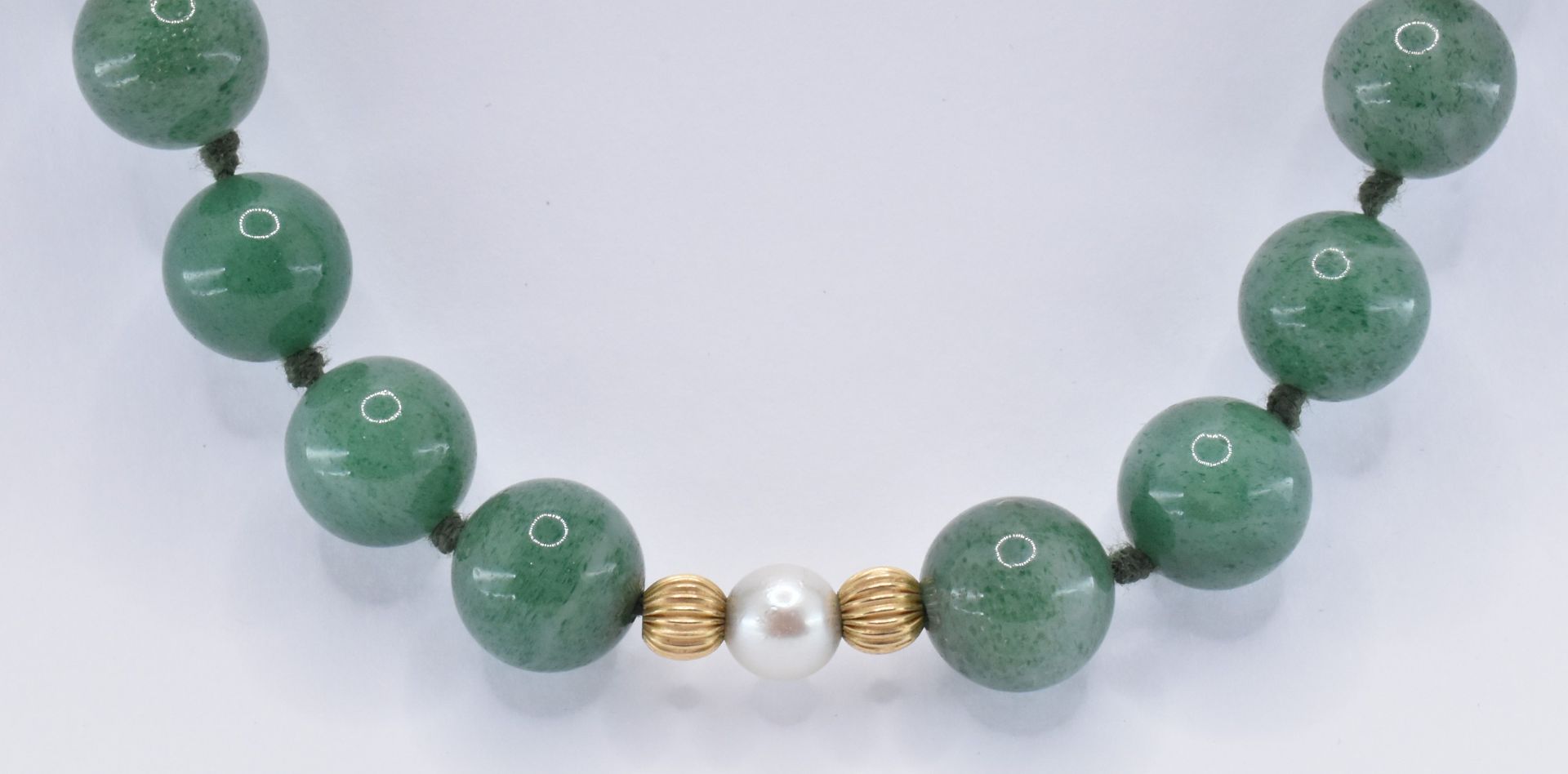 14CT GOLD AVENTURINE & PEARL BEADED NECKLACE - Image 2 of 7