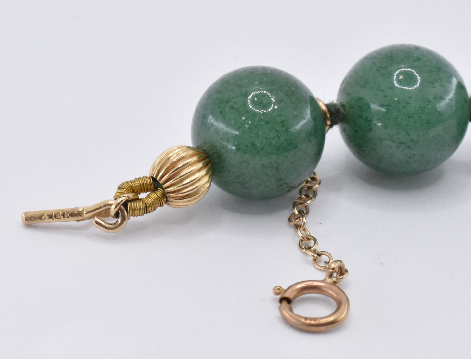 14CT GOLD AVENTURINE & PEARL BEADED NECKLACE - Image 7 of 7