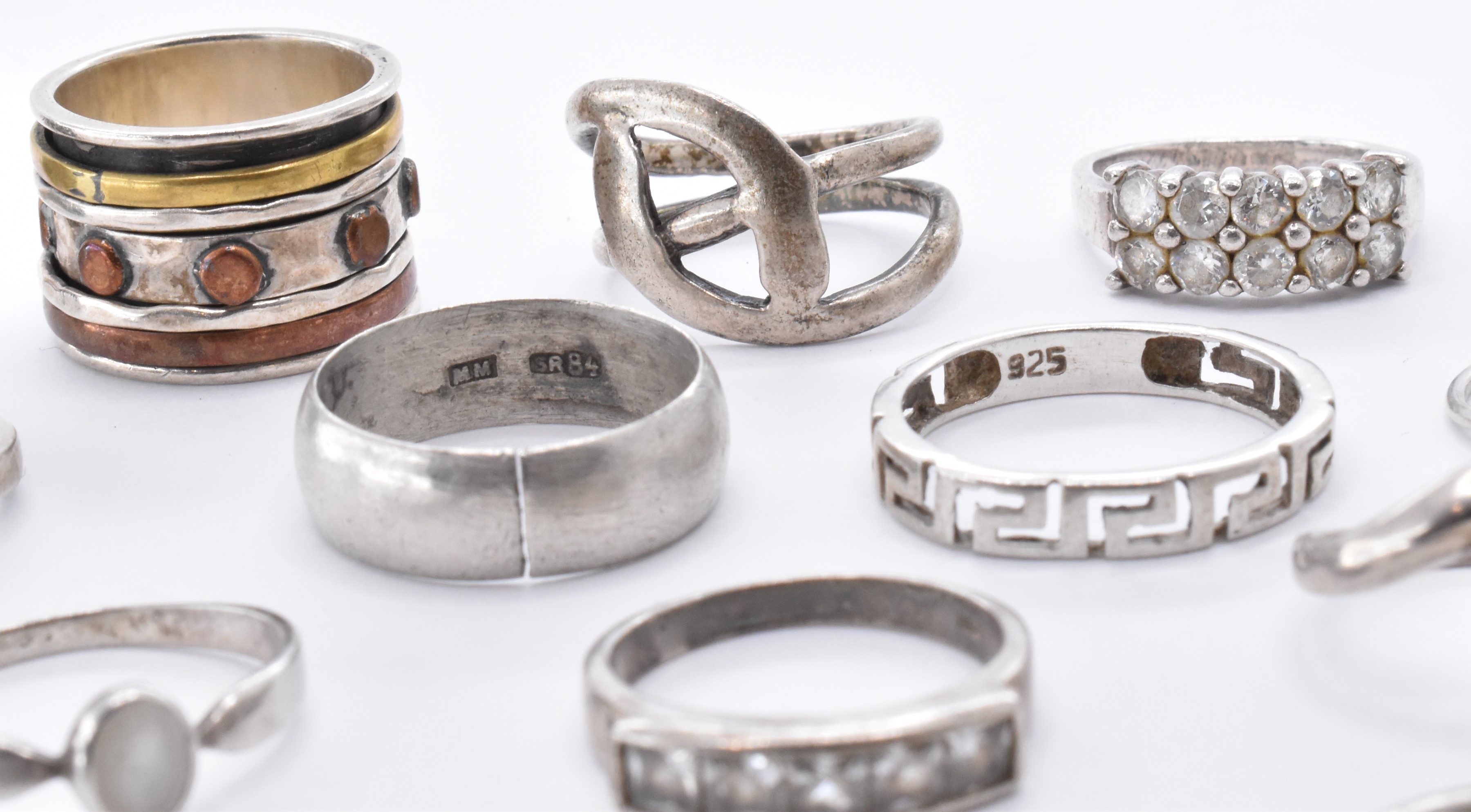 ASSORTMENT OF SILVER RINGS - Image 4 of 5