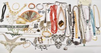 GROUP OF VINTAGE COSTUME JEWELLERY