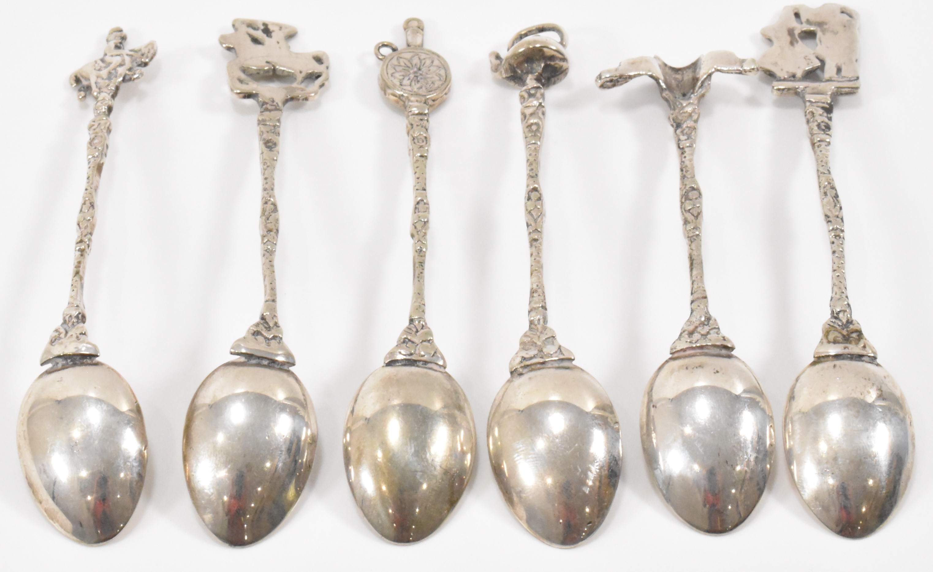 SIX SILVER DECORATIVE TEA SPOONS - Image 5 of 5