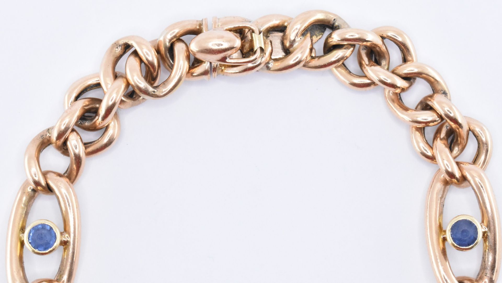 15CT GOLD DIAMOND & SAPPHIRE CURB LINK BRACELET - Image 3 of 6