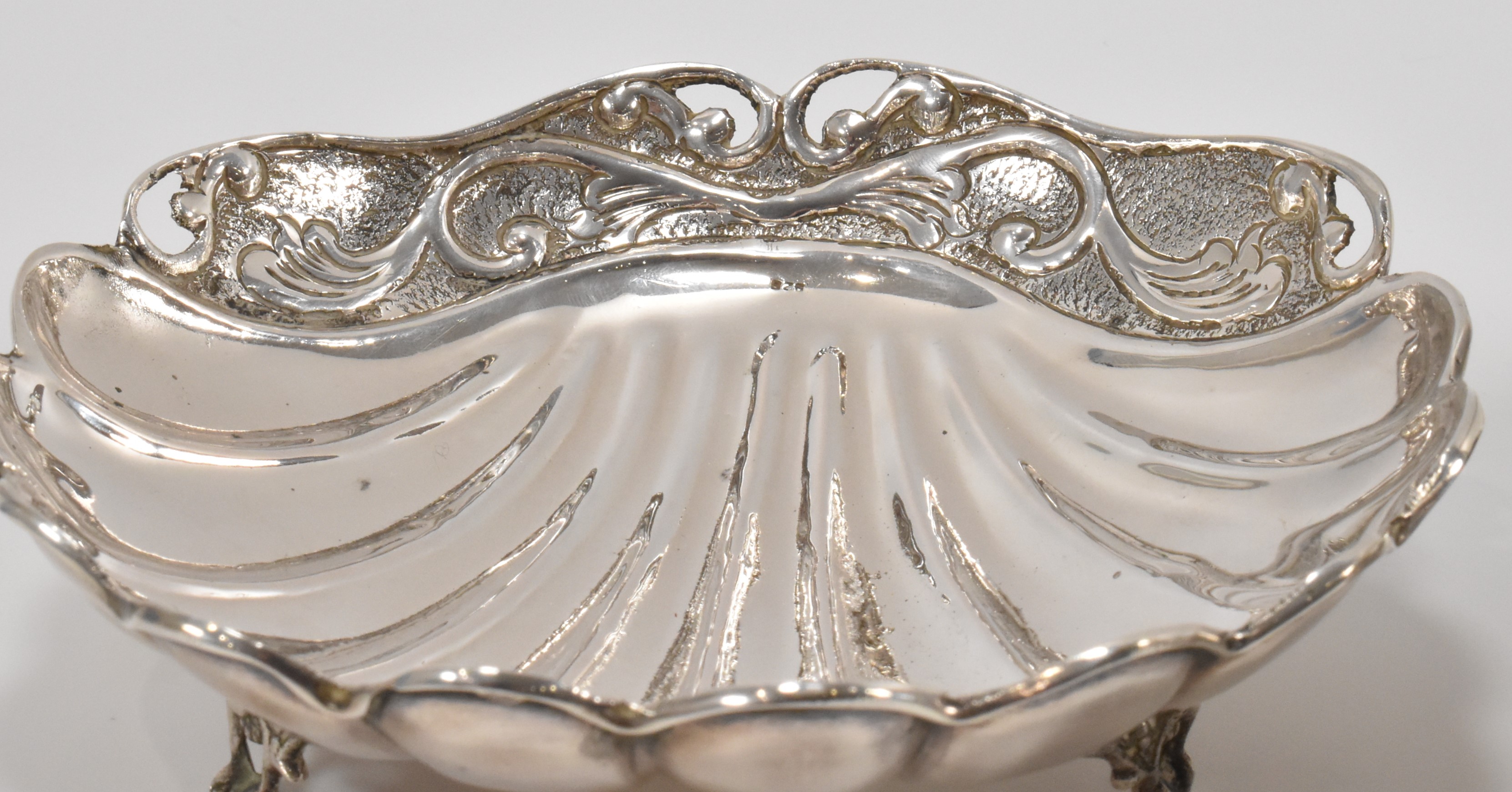 PAIR OF SILVER SCALLOP SHELL BOWLS - Image 2 of 7