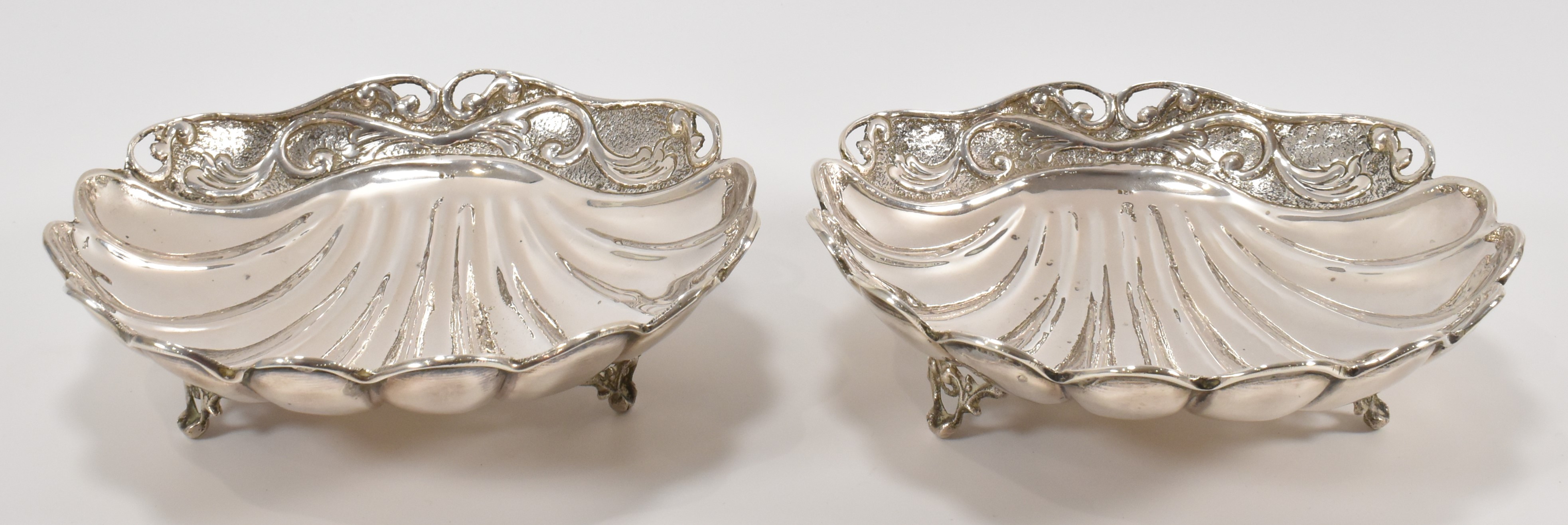 PAIR OF SILVER SCALLOP SHELL BOWLS