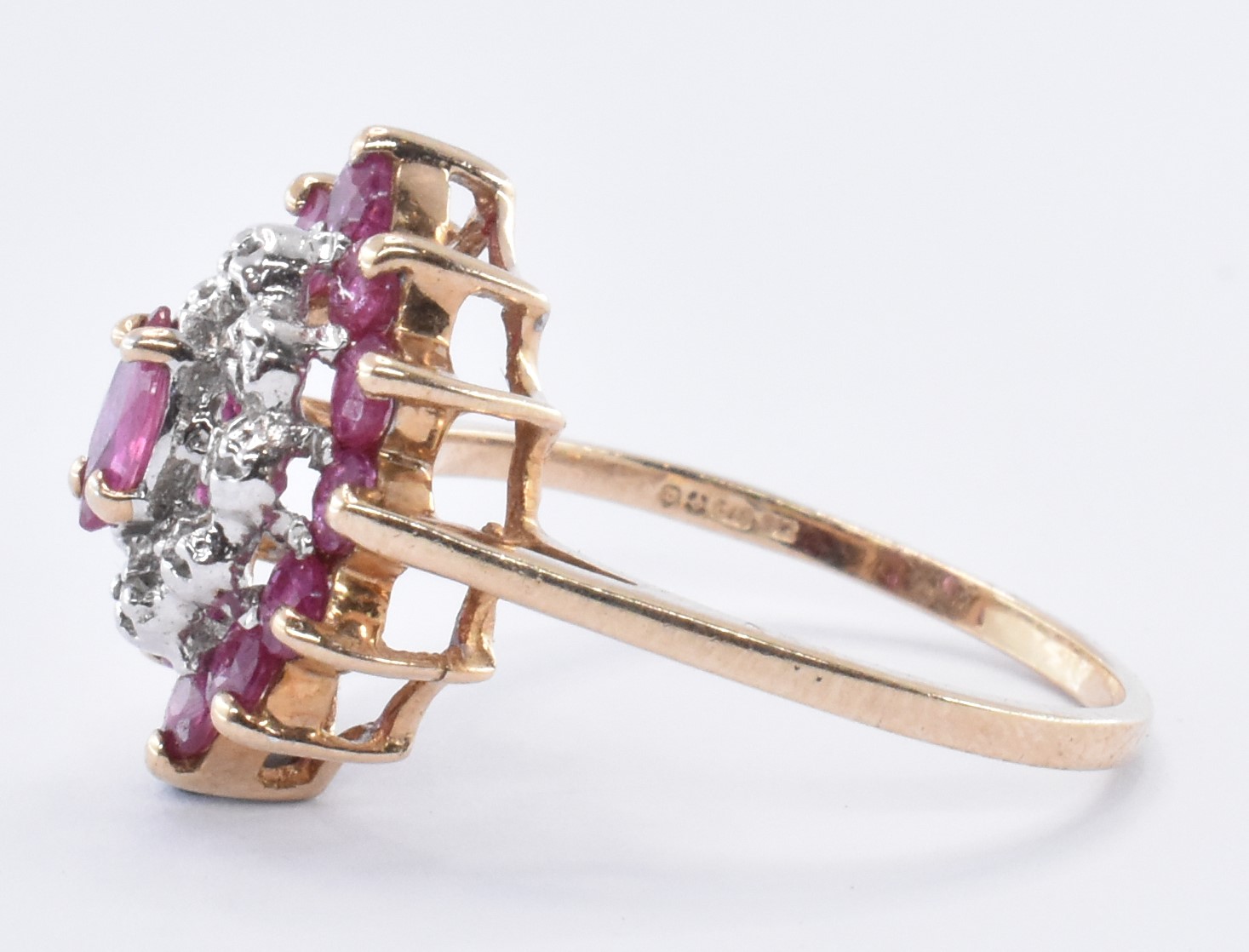 9CT GOLD CLUSTER RING WITH RUBIES AND DIAMONDS - Image 4 of 7