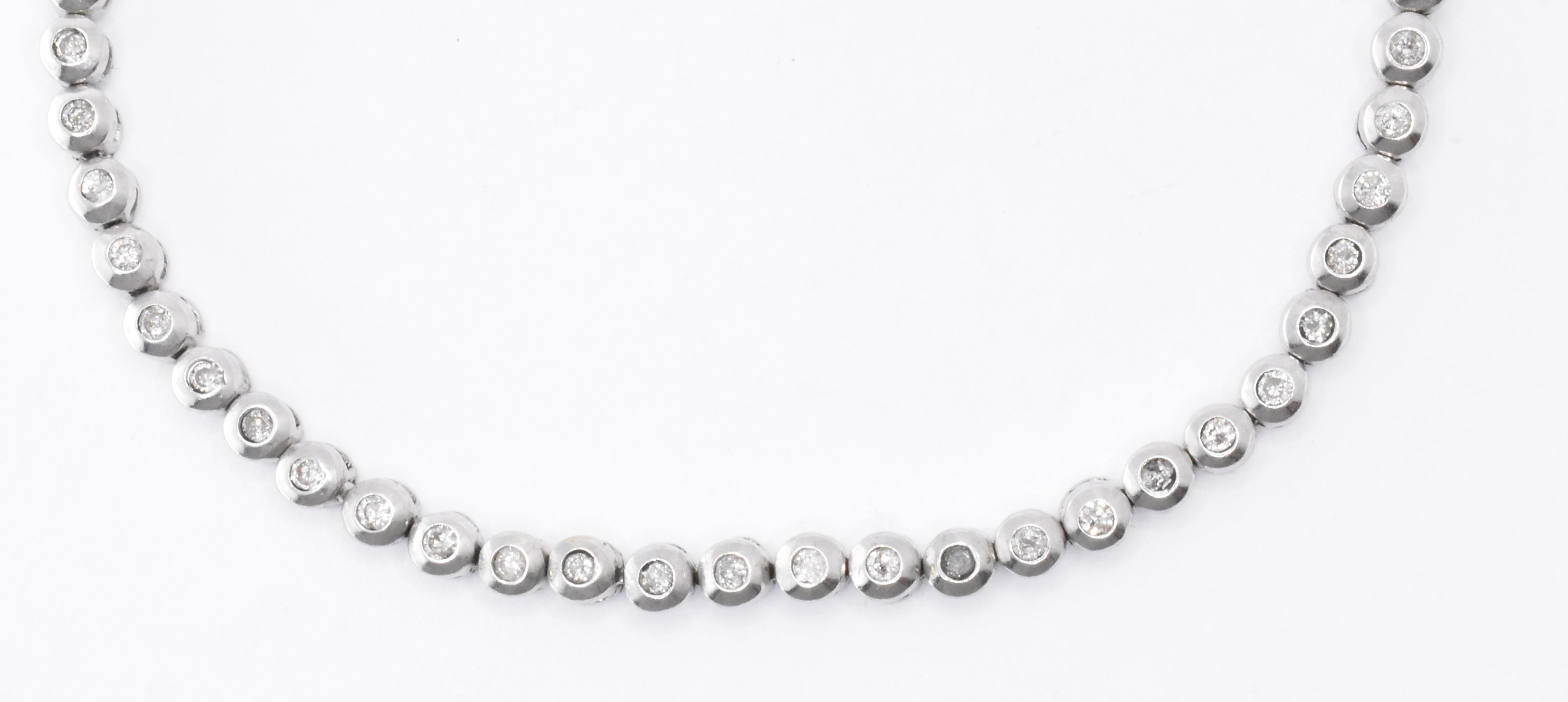 14CT WHITE GOLD & DIAMOND LINE BRACELET - Image 4 of 6