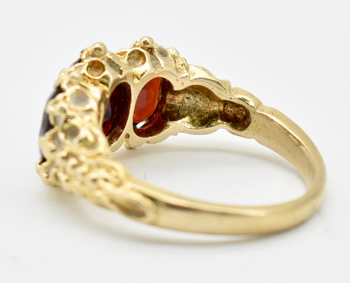 HALLMARKED 9CT GOLD & GARNET THREE STONE RING - Image 5 of 5