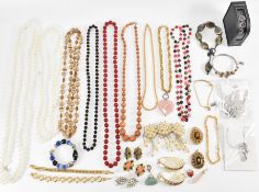 COLLECTION OF VINTAGE COSTUME JEWELLERY